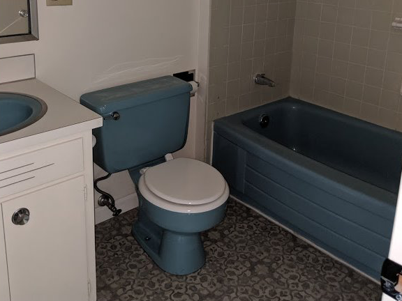 Main Bath Before.png