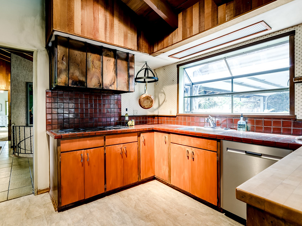 Kitchen Before.png