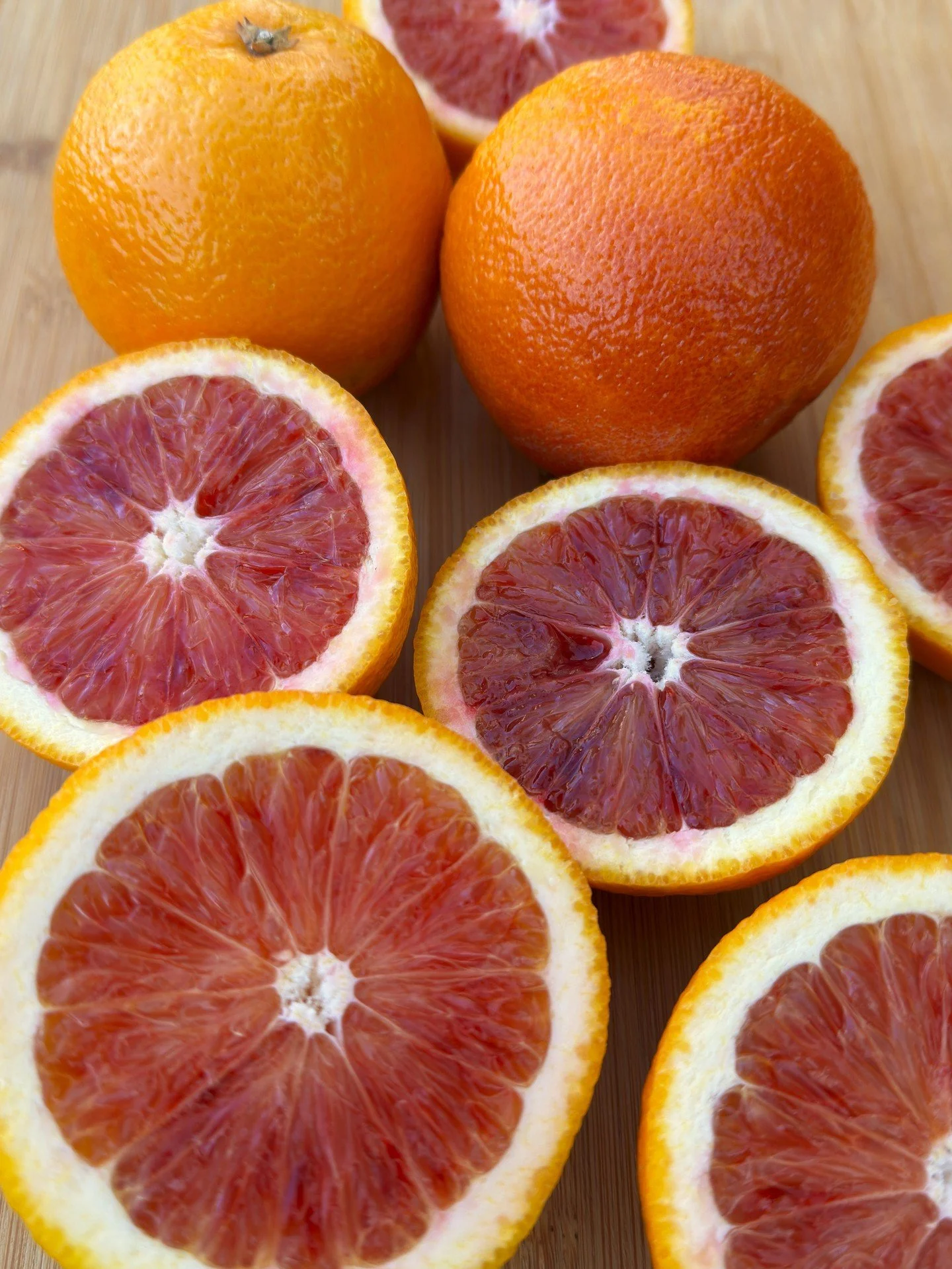 Our juiciest Peak Picks of the Week: 

🍊 The organic Blood orange is arguably the most dramatic of all the citrus. The red color comes from anthocyanin, an antioxidant more common in than citrus.

🍍 Give eaters a taste of a more tropical climate wi