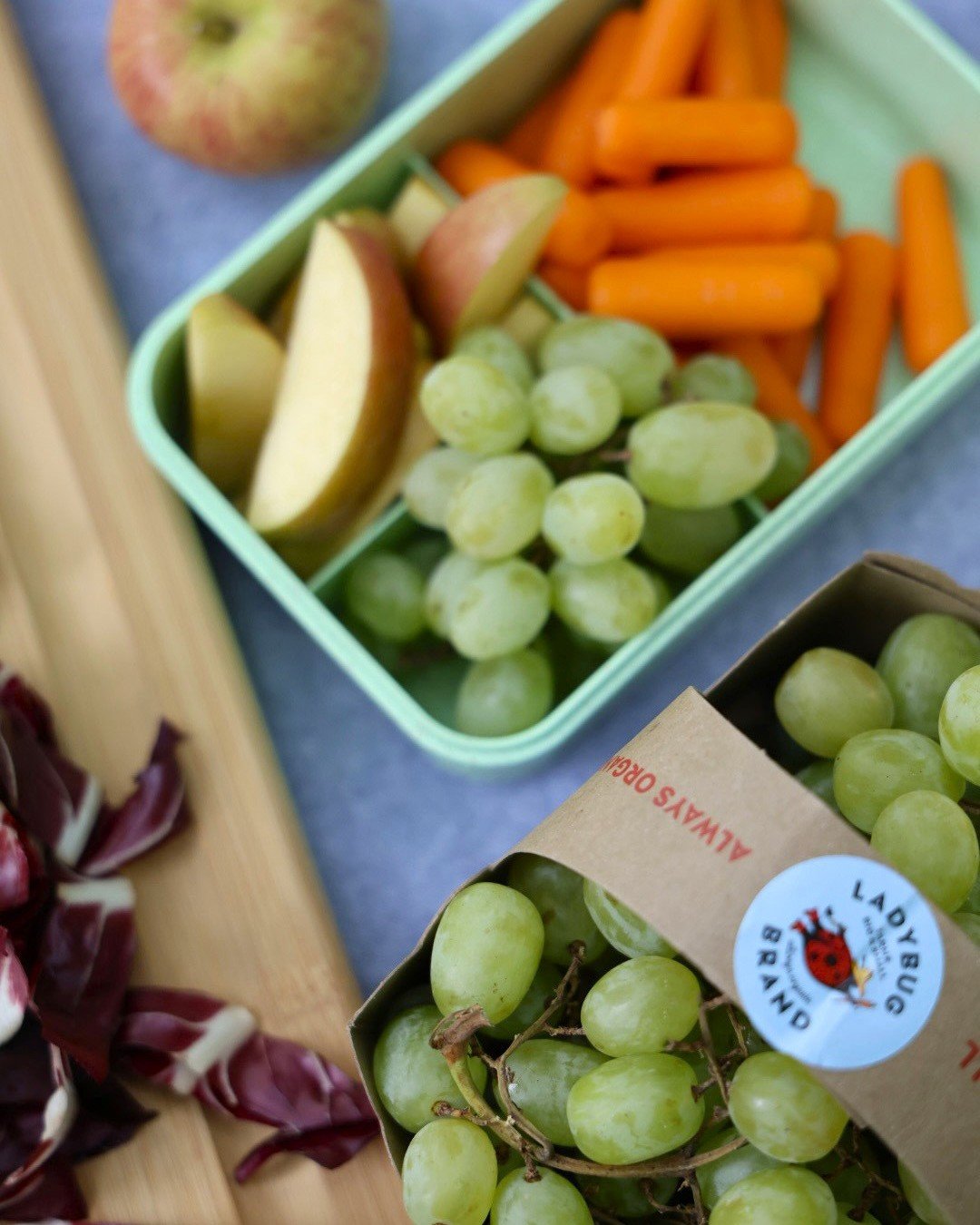 GOODBYE, SAD DESK LUNCH 👋🥗​
​
Lunch could use a little more color, and organic produce is ready for the job.​

Help your shoppers shake up the usual midday routine with fresh, easy favorites they can grab, pack and mix into whatever lunch looks lik