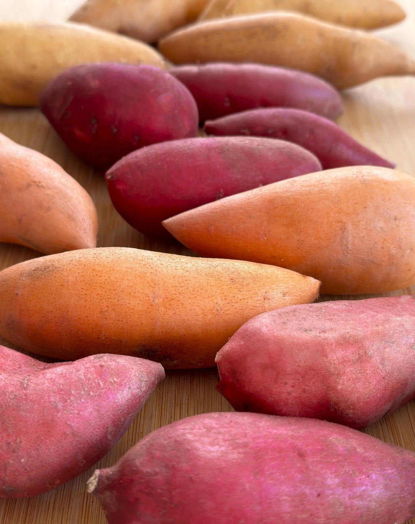 What&rsquo;s the difference between yams and sweet potatoes, anyway? The tasty tuberous roots that most North American shoppers know and love are in fact sweet potatoes, not yams. 

They might seem like simple tubers, but sweet potatoes have a lot go