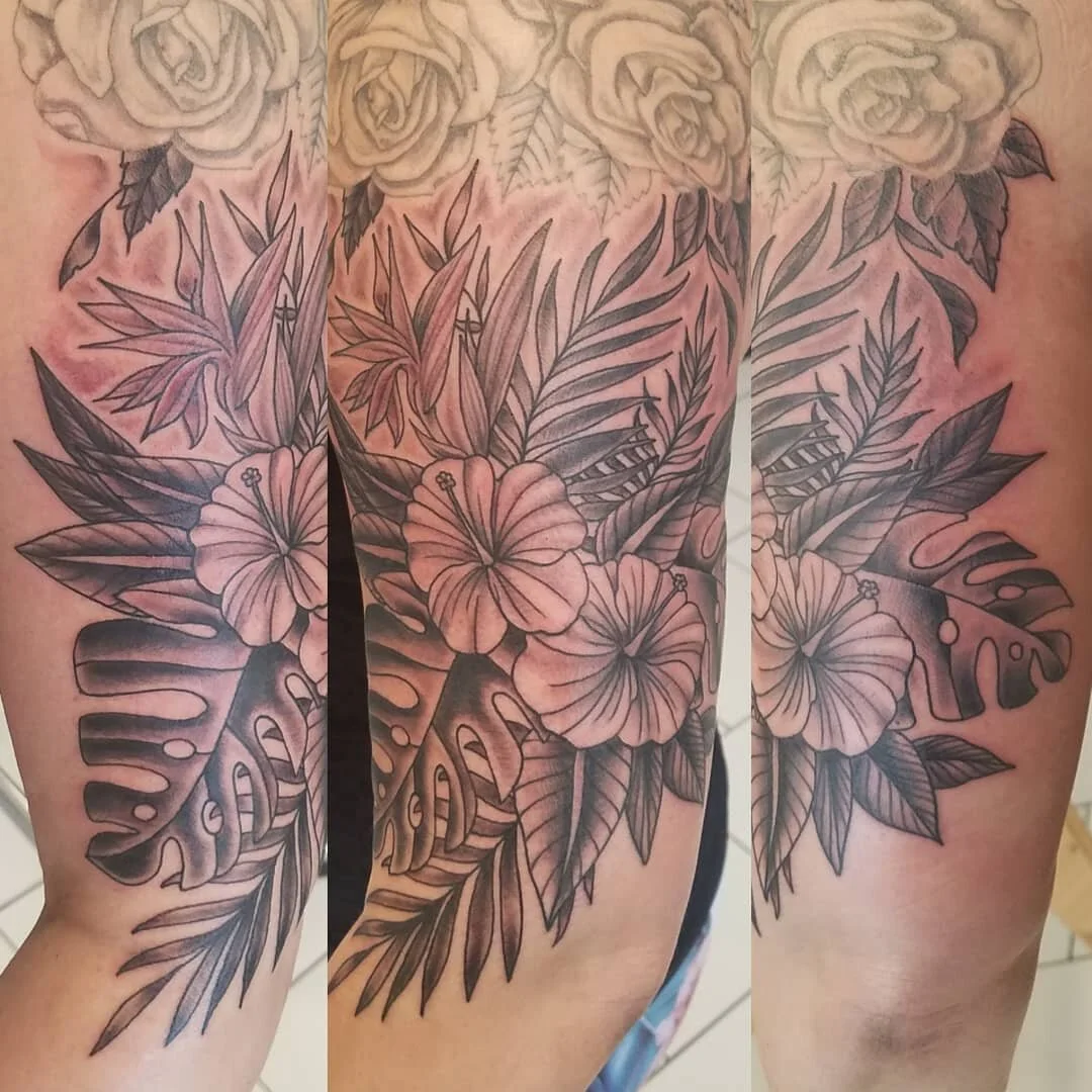 Added some tropical things for Hannah today. Original flowers by @ruth.gostomski