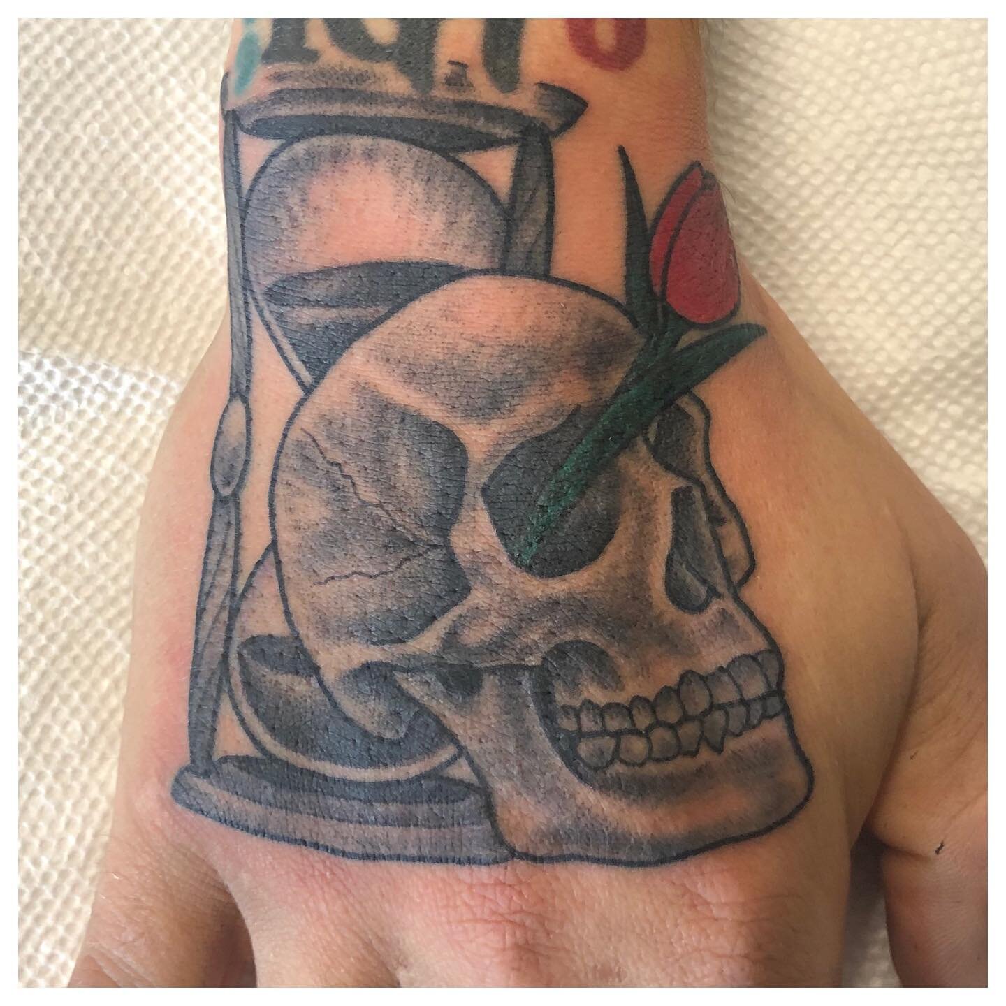 #handtattoo I #tattooeed a few weeks ago. #skull #skulltattoo #tuliptattoo #hourglasstattoo #diadelosmuertos #tattoo #myclientsrule #homewardboundtattoo #westbendtattoo