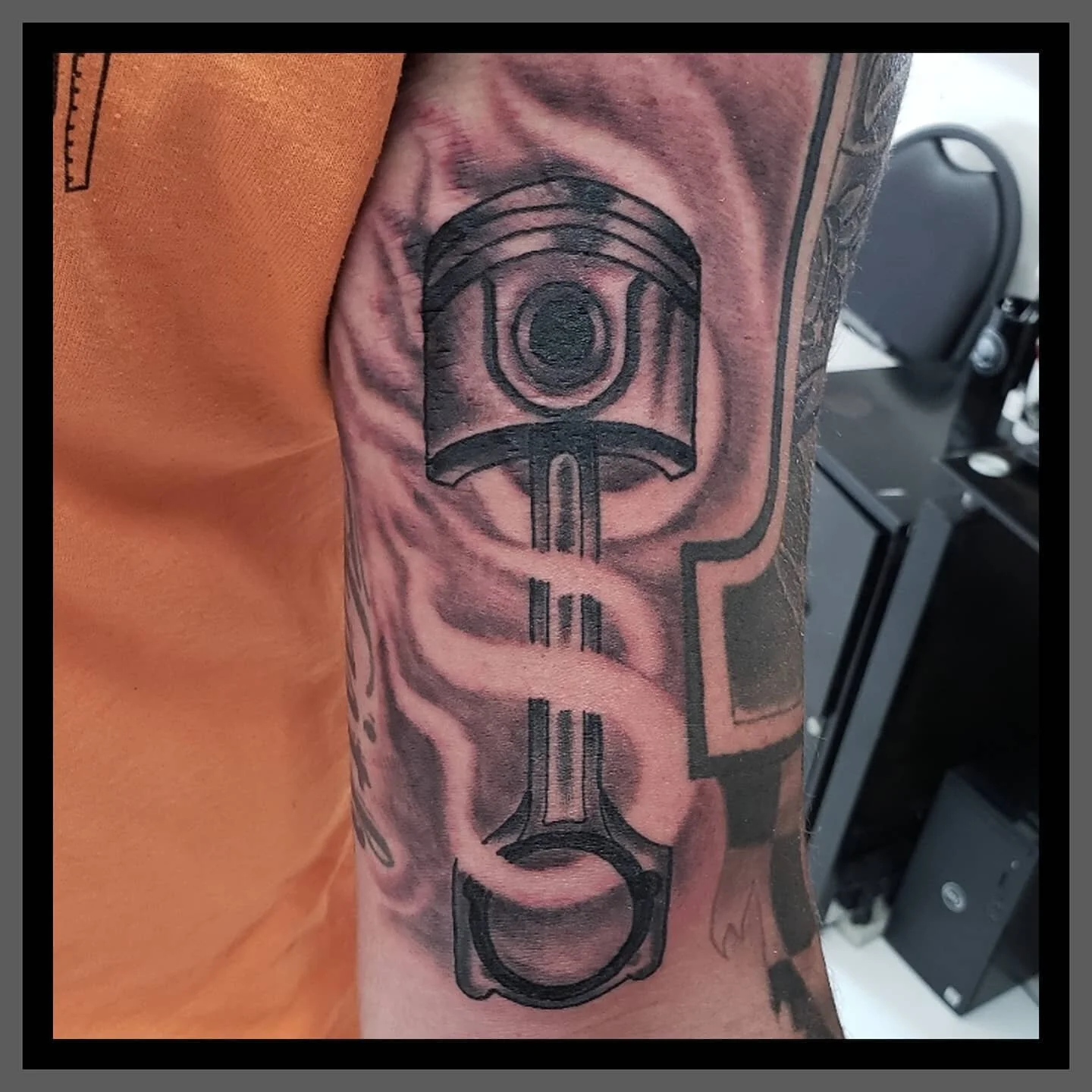 #pistontattoo #blackandgreytattoo #mechanicaltattoo #homewardboundtattoo