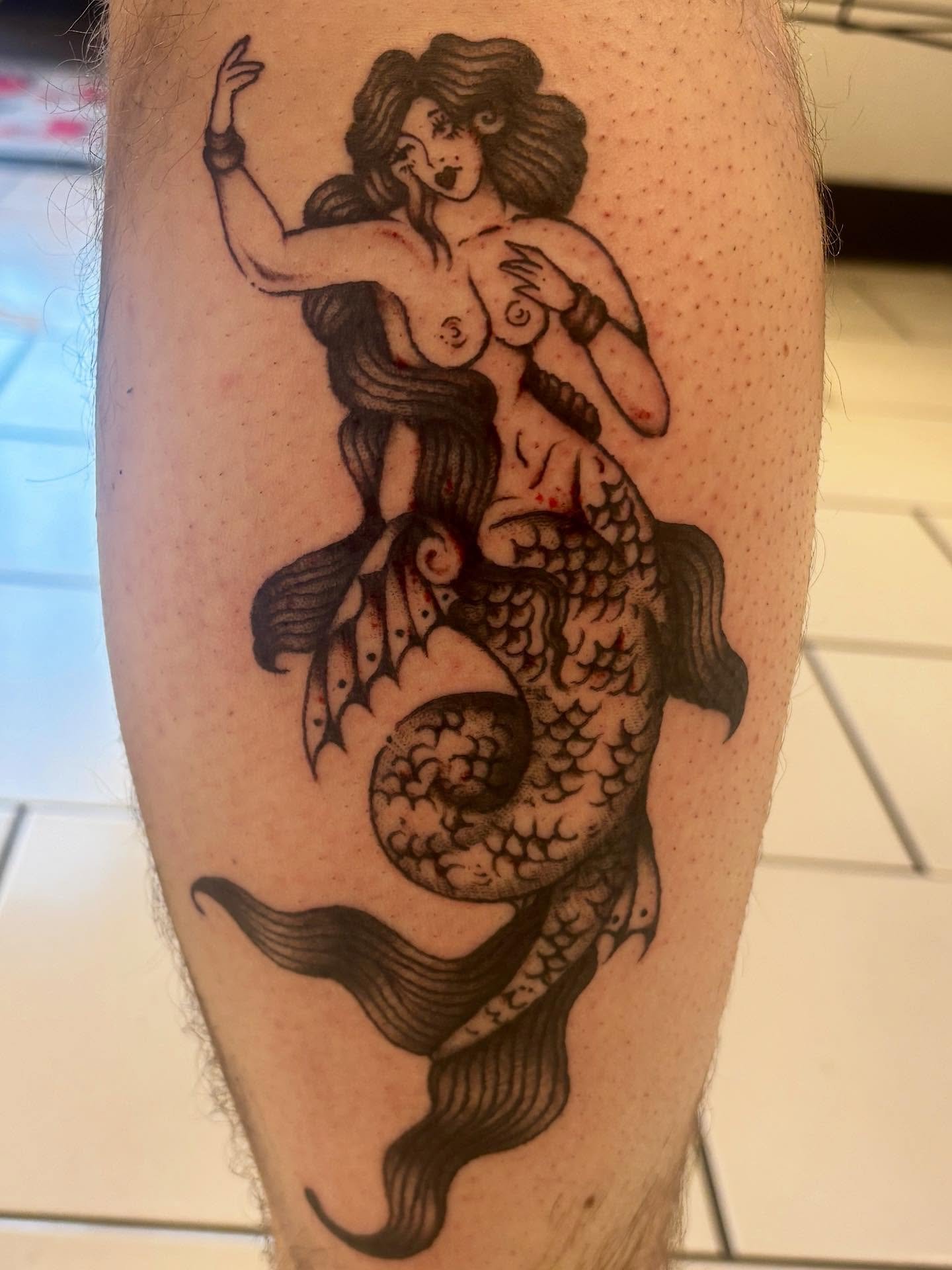 A piece from my flash!! Thank you Griffin!! I love my job 

#tattooartist #tattooer #witattooartist #femaletattooartist #mermaid #mermaidtattoo #blackandgreytattoo #traditionaltattoo #tattoooftheday #tattooist #tattooflashart #tattooflash #inked #ink