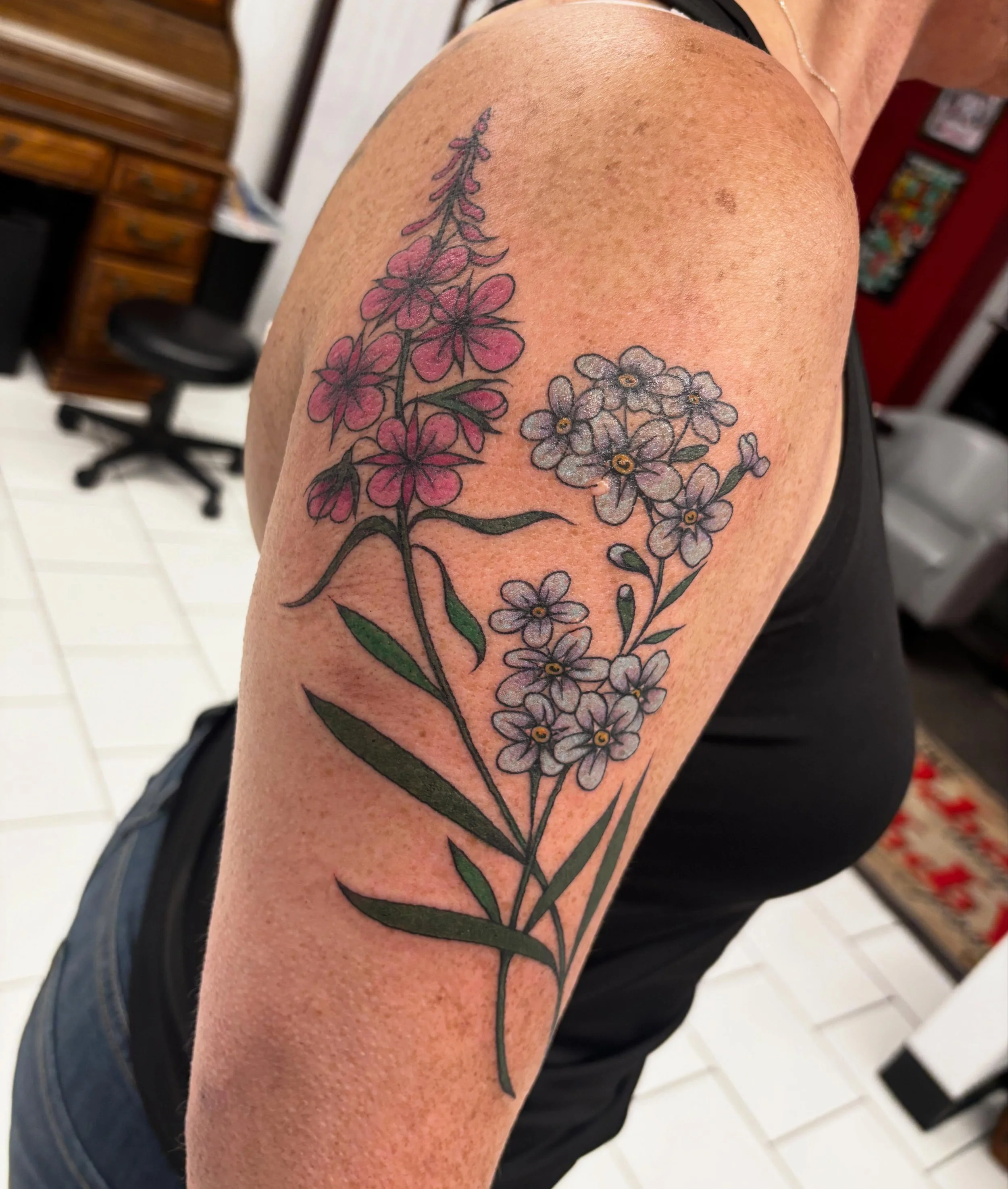 🌸🌷🌼🪻very spring!! 

#floraltattoo #colortattoo #witattoo #wisconsintattooartist #westbendwi