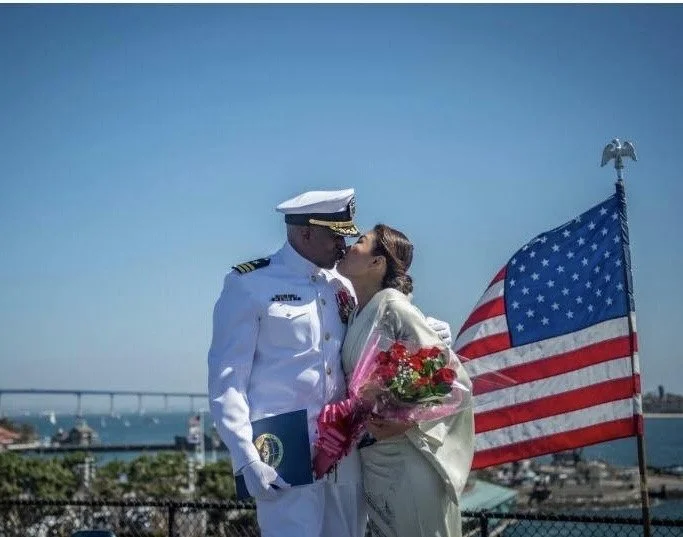 Retirement kiss by flag.jpg