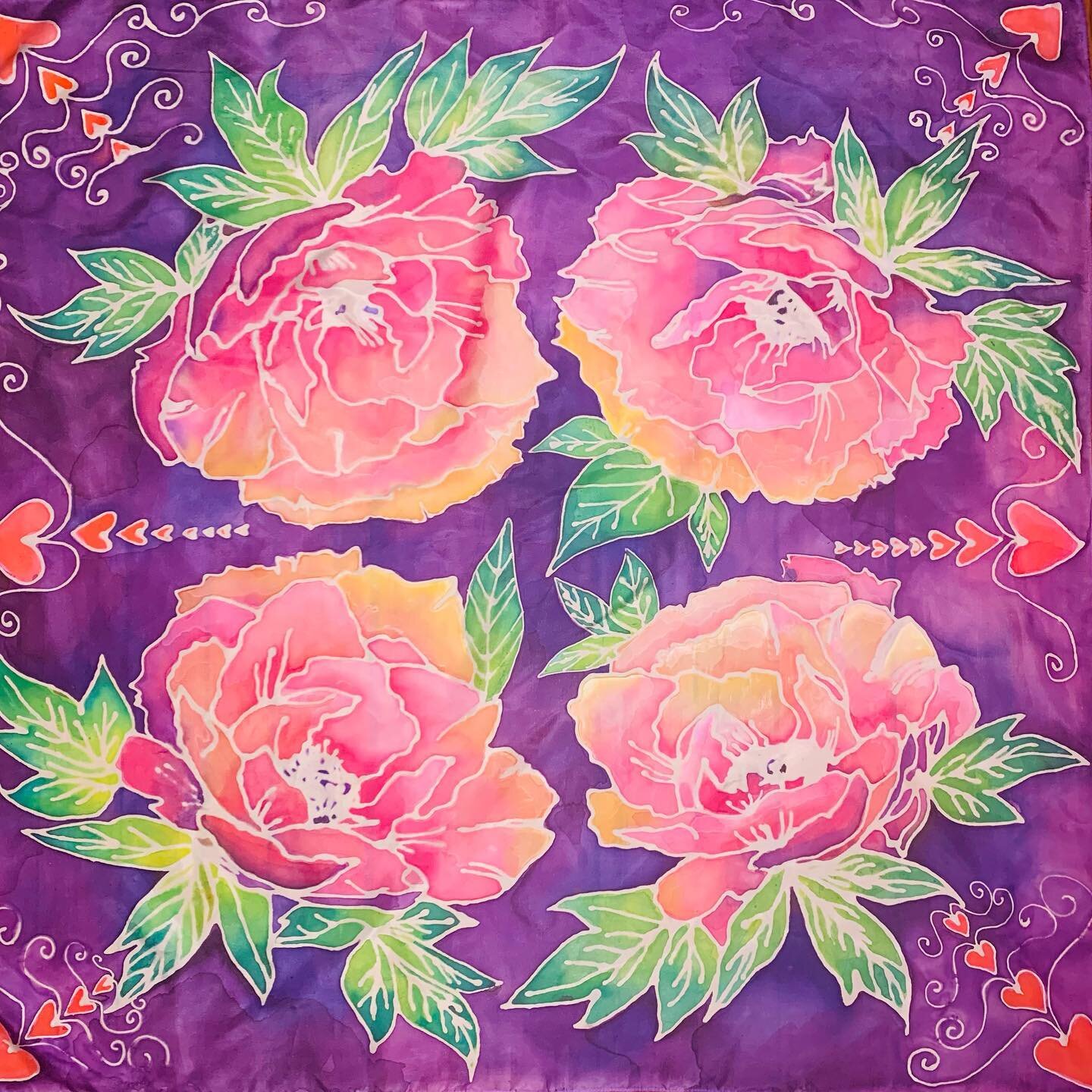 Peony kerchief for the ebullient and multi-talented creatrix across the pond @angelafriedman - I enjoyed playing with color on this one! 🌸🌱🌸🌱🌸🌱

#silkpainting #silkpaintingscarf #silkpaintersofinstagram #peony #ombre #watercolor