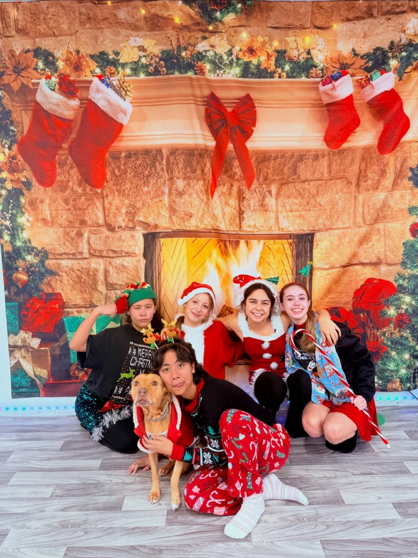 Let&rsquo;s the holiday hoopla begin!⛄️ 12/15-12/21

𝗛𝗼𝗹𝗶𝗱𝗮𝘆 𝗠𝗮𝗴𝗶𝗰 𝗣𝗲𝗿𝗳𝗼𝗿𝗺𝗮𝗻𝗰𝗲 𝗪𝗲𝗲𝗸
Parents may join us for the last 10 minutes of class (12/15-12/21) for a mini in-studio performance before we head into winter break.

𝗦𝗽