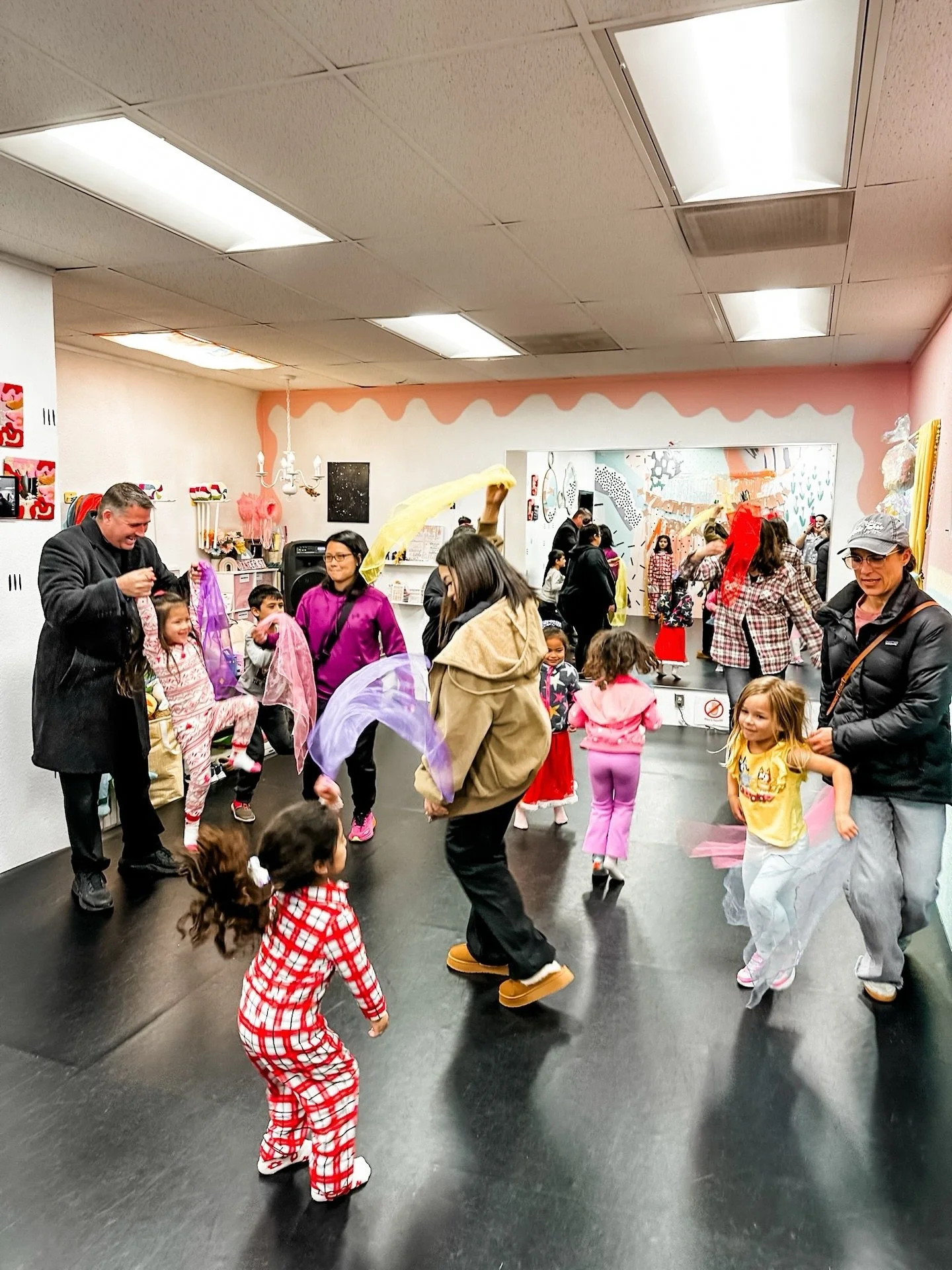 We love when our dance parents join us on the dance floor 🪩🎶☃️ #holidaymagicweek