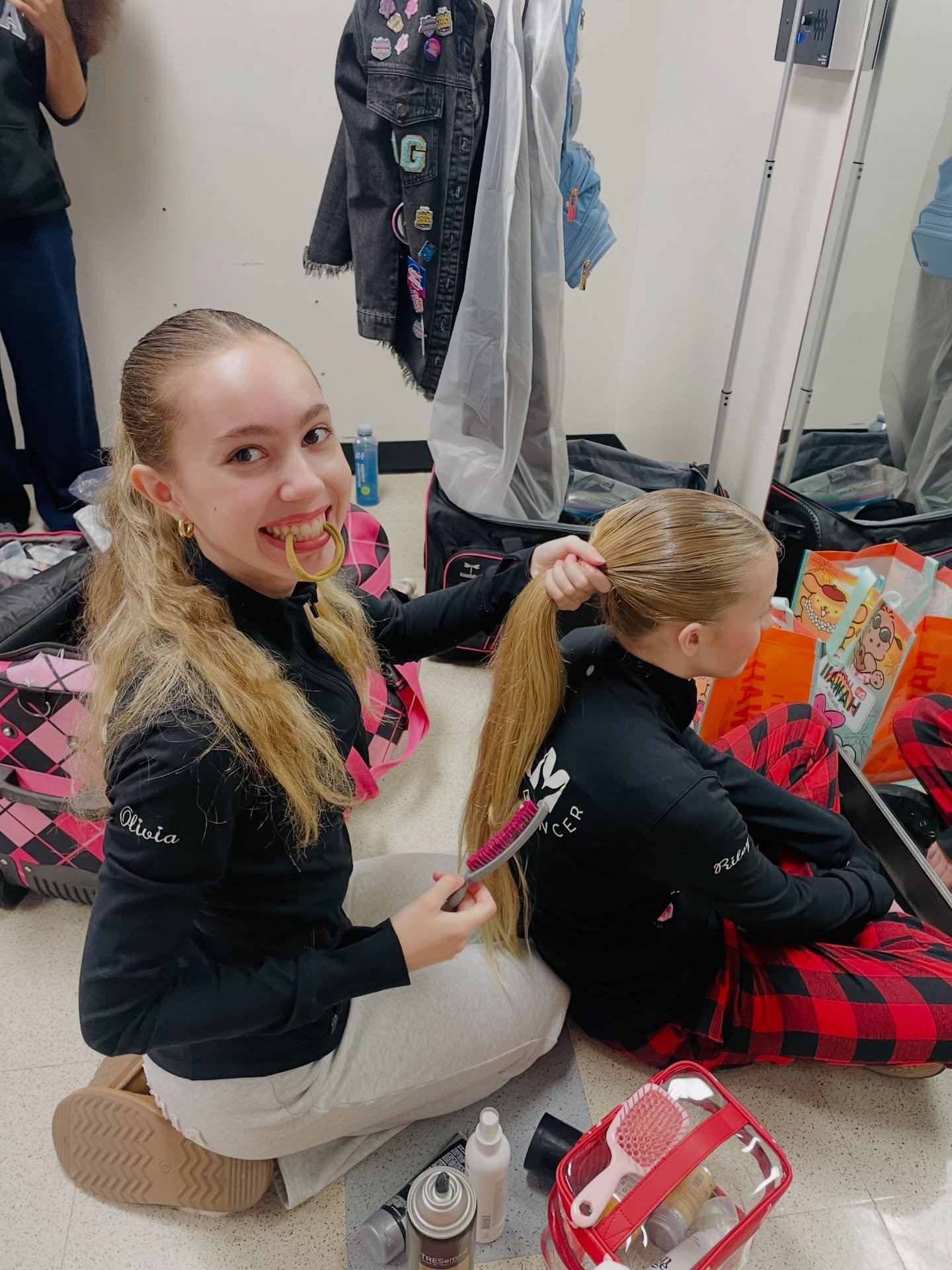 #BackstageChronicles Competition Edition 🏅 From hair and make up to every wild/fun/stressful/silly/exciting moment in between. Teamwork makes the dream work! #DreamTeam 💖