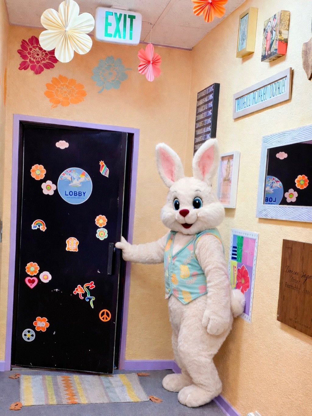 Look who hopped into the studio for a dance break this morning 👀🐰😮💗🩰