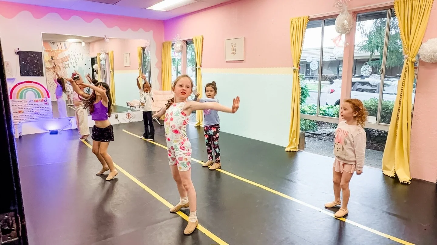 MINI JAZZ JELLIES 🪼 getting recital ready for Ariel Beyond The Sea Spring Show! 🧜🏻&zwj;♀️🫧 Check out that confidence blooming! We can&rsquo;t wait for the stage ✨