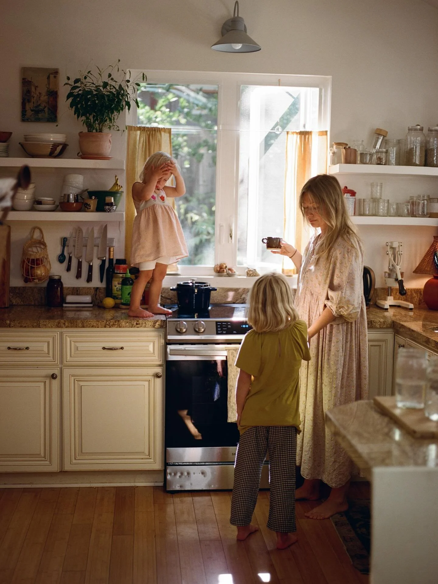 Forever a morning person.

Also forever a this family person.

***
Scenes from a couple hours spent with @rebeccaadam__ and her people.