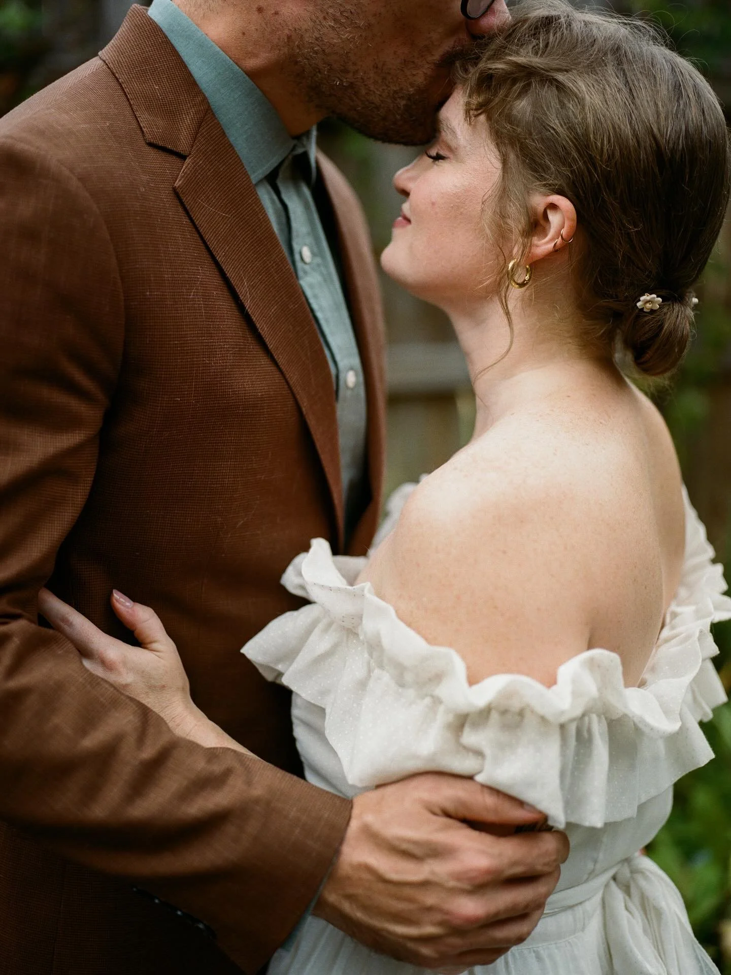 Wedding portraits featuring cats both willing and unwilling to participate.