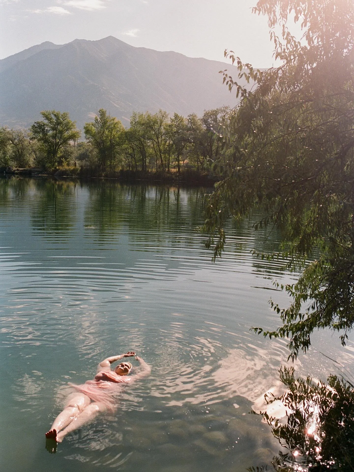 Last year I flew out to Utah to co-create with Mandi- it was a Long Form Session that was focused on telling the story of a body.

We explored rivers and lakes and mountains and made some of my very favorite images.

This past weekend Mandi sent me w