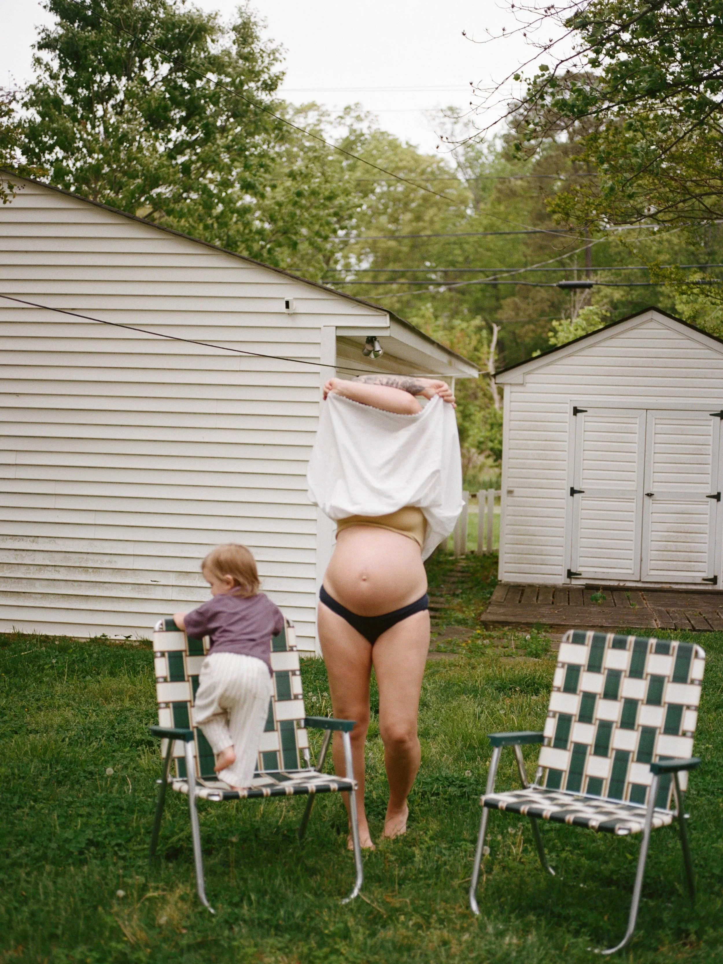 Holding the moments for you.

***

Erica's maternity session on film as a part of the 4x4 a couple of weeks back.