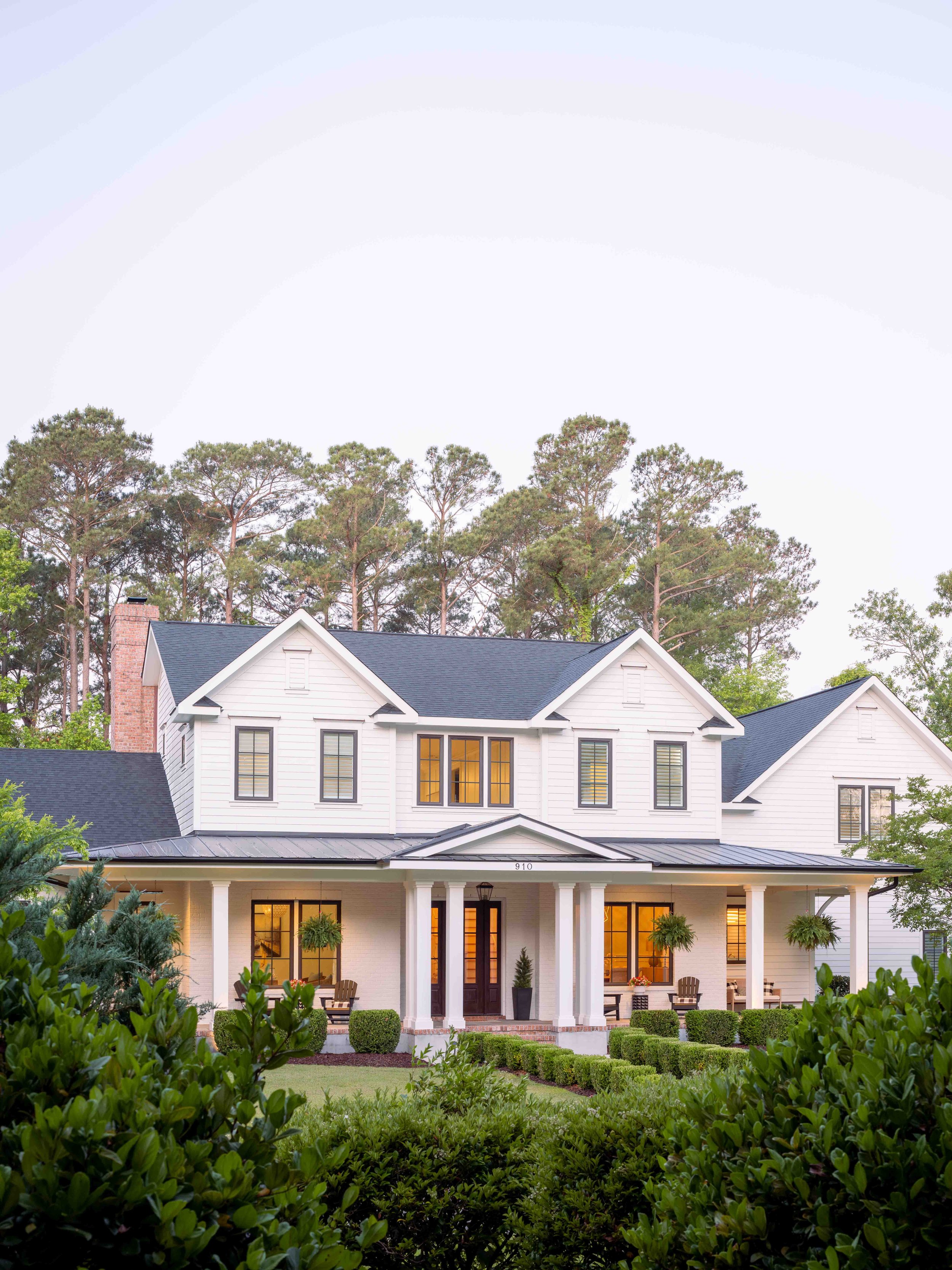 exterior of modern southern home in wilmington nc in the early morning