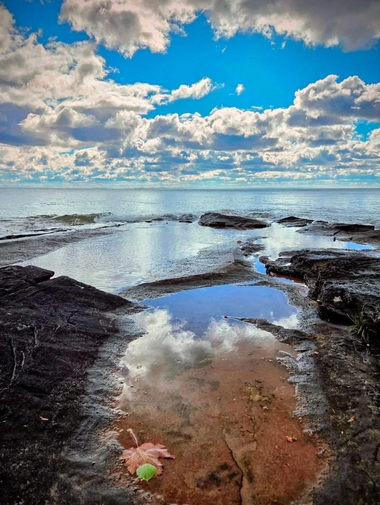 💕Message from Jess&hellip;

There is something larger than our little human form, we feel it when we gaze into a beautiful lake, a flower, or the eyes of a small child, when we stop in that awe of witnessing. We often forget when we are seeing with 