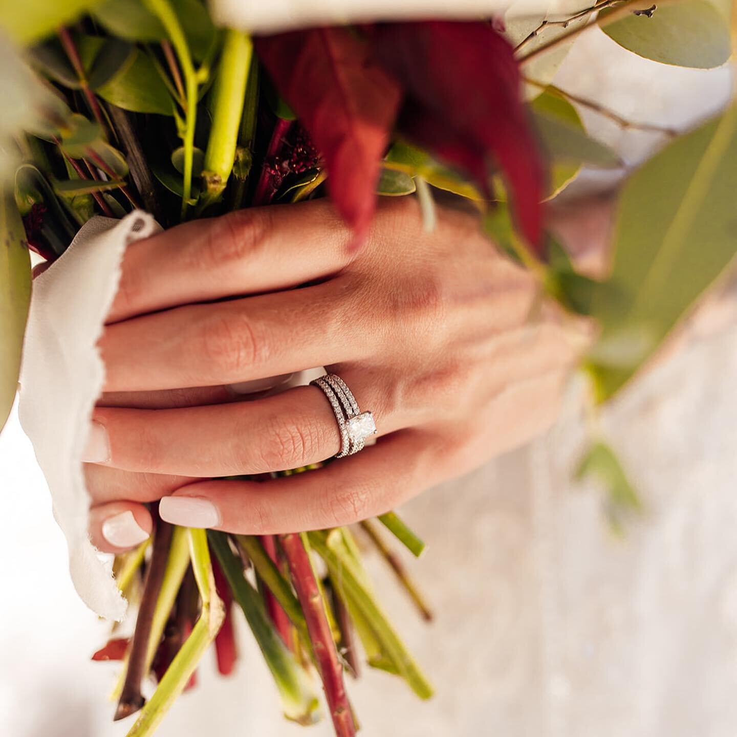 obsessed with these photos!! 
A lovely #tgpbabe wearing her custom set ❤️ always an honor to be a part of these special memories! 

#thegoldenpeach #jewelry #engagementring #engagementphotos #ringinspo #wedding #weddingphotography #ring #weddingband 