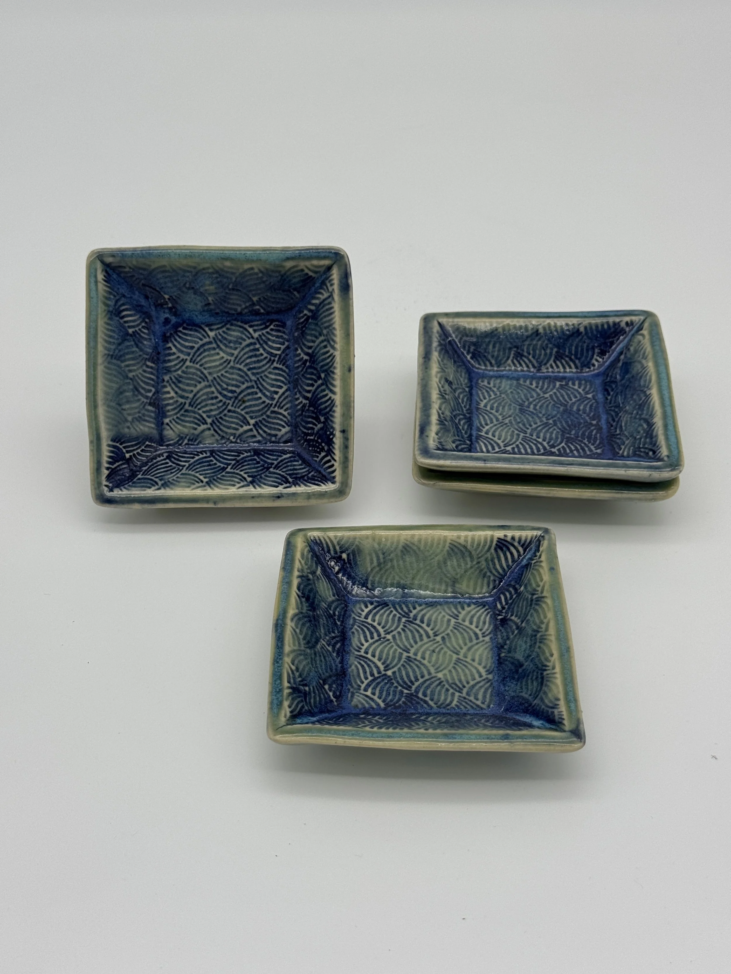 dipping plates blue:green.jpeg