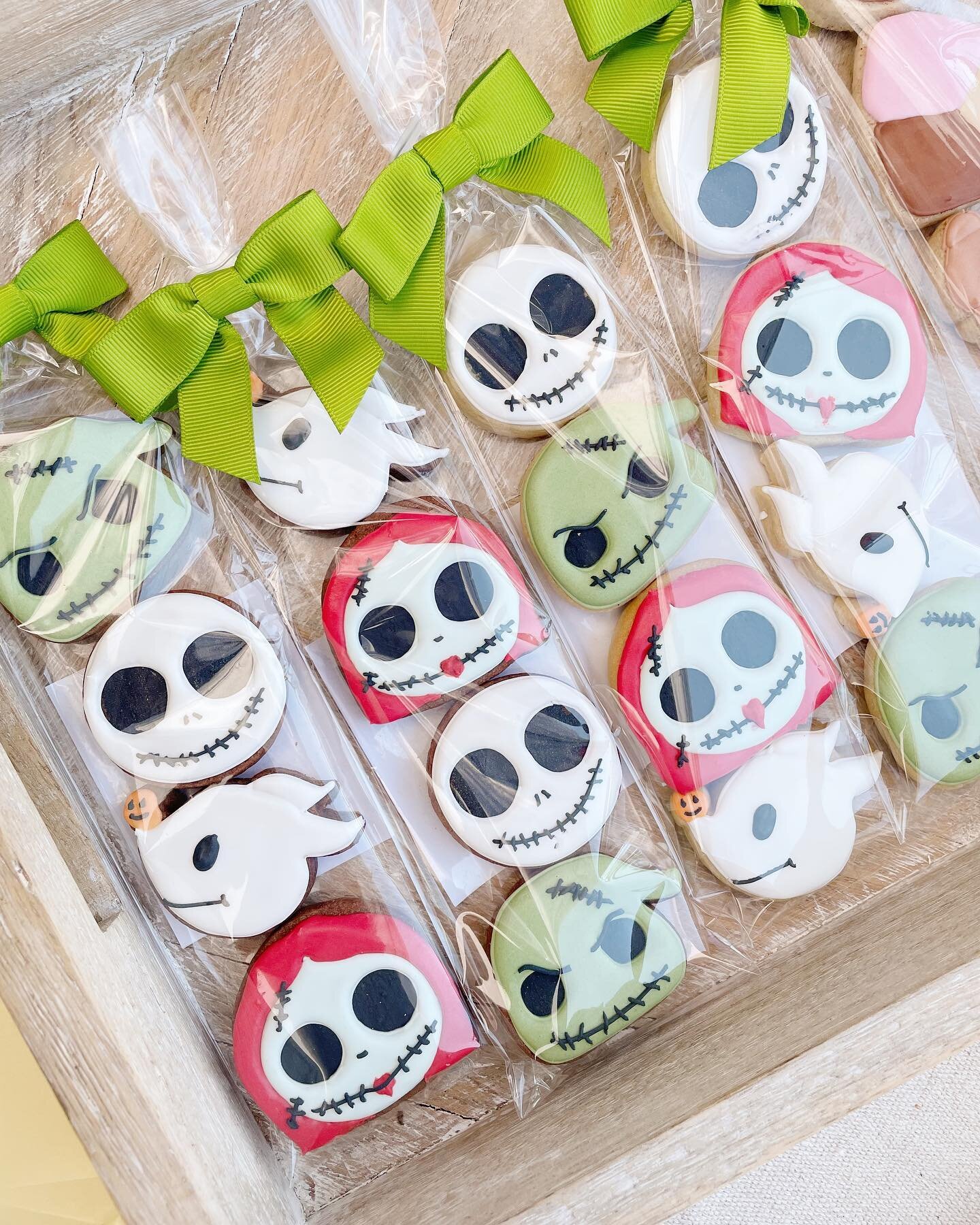 It&rsquo;s your last day to order Halloween cookies! I have personalized options for teacher / coworker gifts all the way to minis for sharing amongst your little ones. Presales are also the perfect opportunity to try my cookies before placing a cust