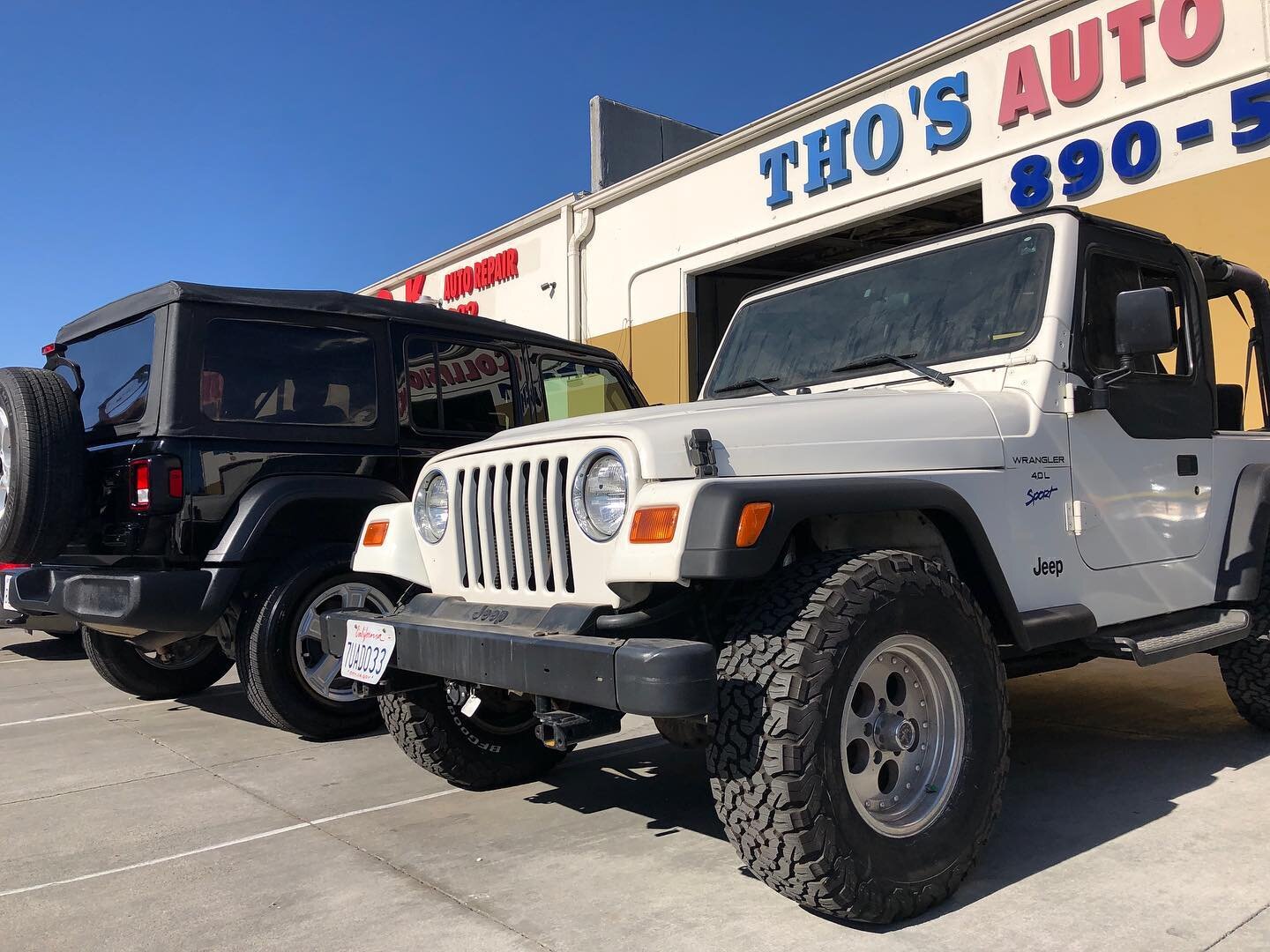 His and hers- both are unique and fun in their own way #thosautocollision #Jeep #OldVsNew #Wrangler #Sahara #Verus #Rubicon #LetsGoOffRoadingTogether