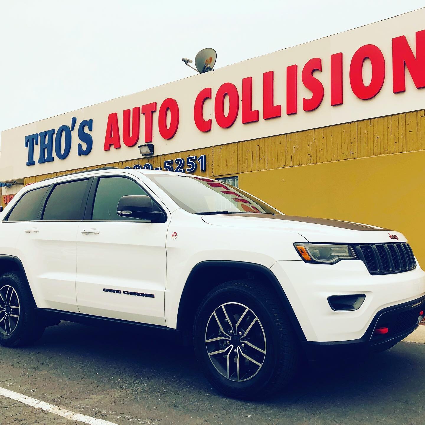 #Outdoor #jeepgrandcherokee  #trailhawkusa #trailhawk #thosautocollision #Thosautobody #ThosAuto