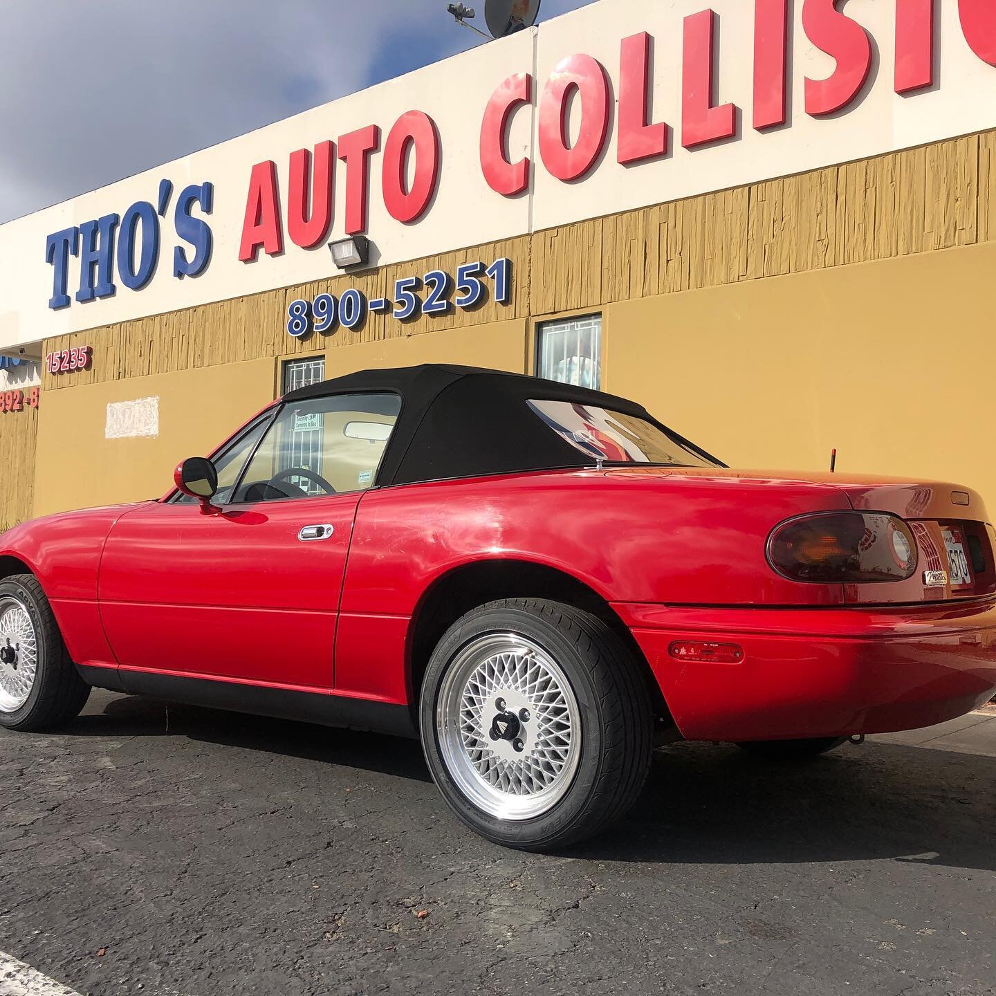 Quick touch up for this vibrant MiataMX5 
#mazda #miata #mx5 #cnvt #thosautocollision #thosauto #Thosautobody #Westminster #CA #LittleSaigon