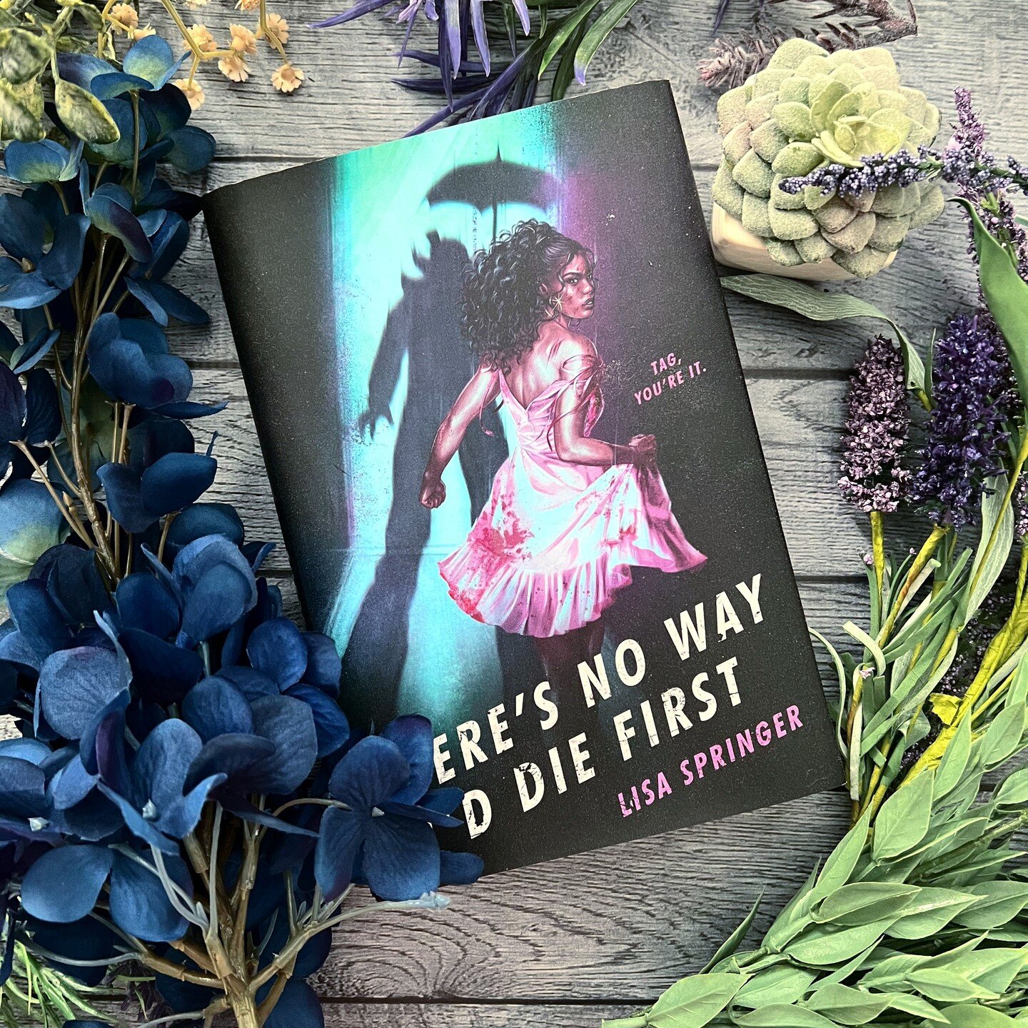 Perfect for spooky season!! This YA slasher written by the wonderful Lisa Springer is so so much fun! If you haven&rsquo;t read it already, definitely check it out!
#yabooks #yahorror #spookyseason