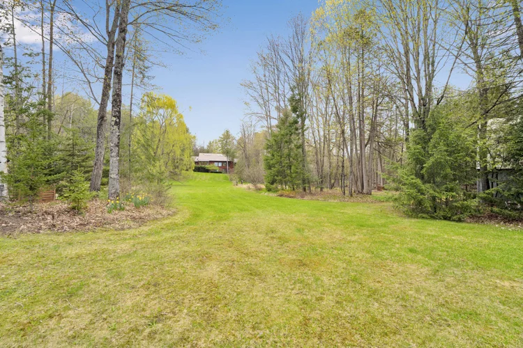 5468 Torbolton Ridge property photograph 51