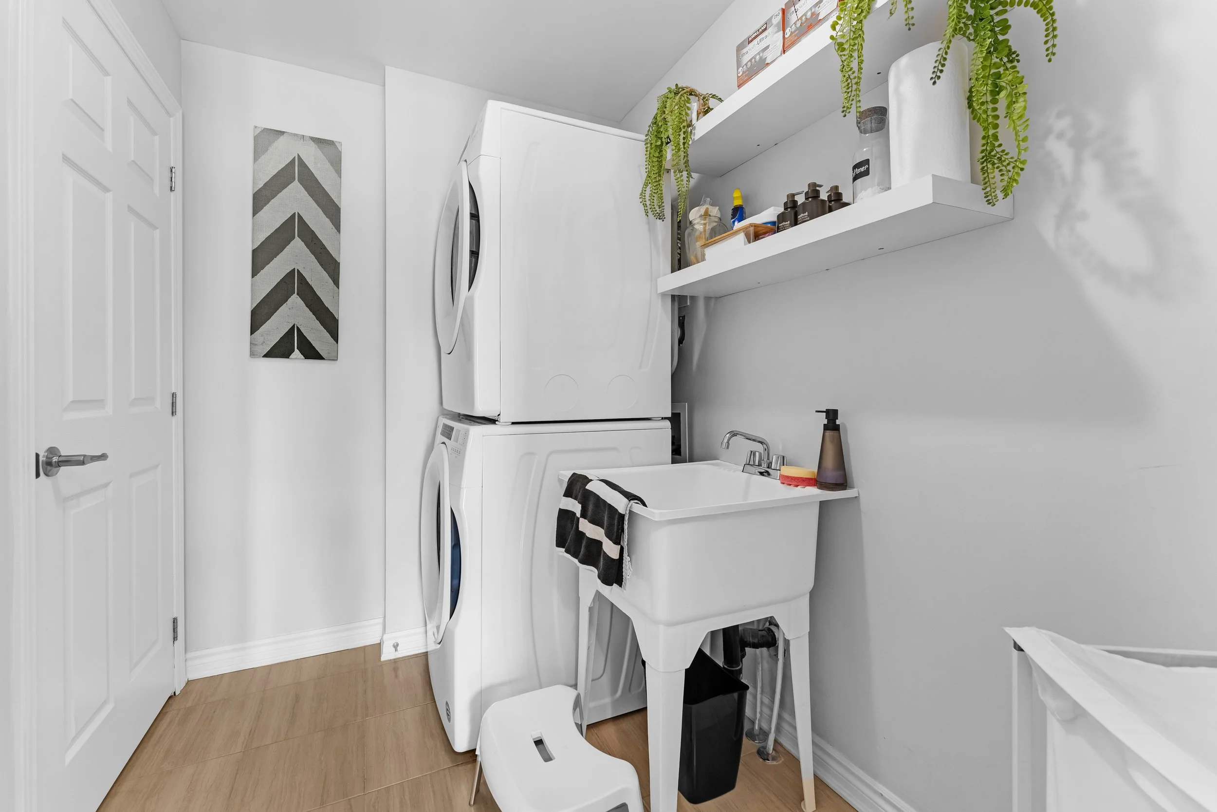 Ottawa Airbnb Photography 618 Bellatrix Walk