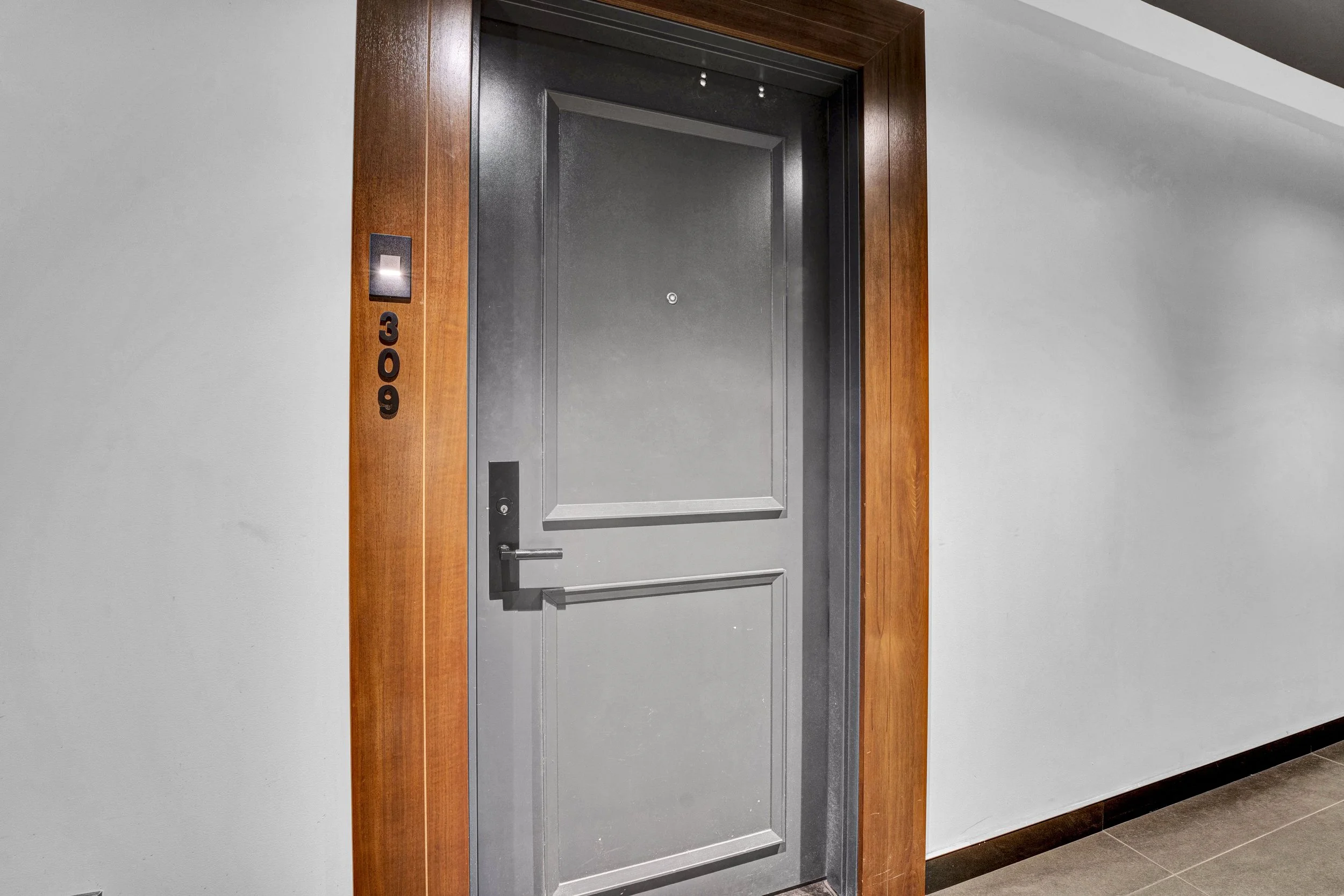 255-bay-street-unit-309-hallway