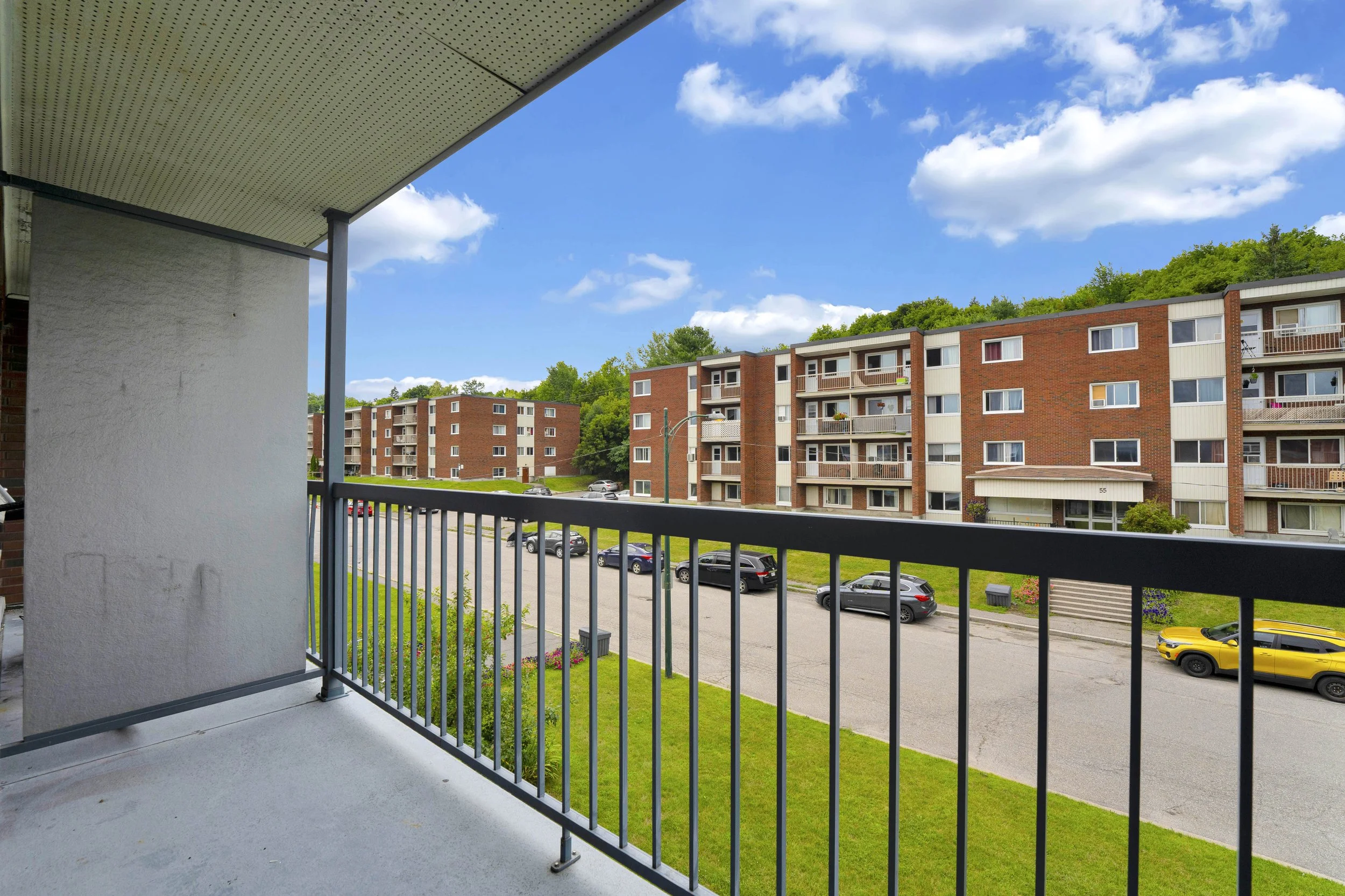 Welcome to the photography portfolio for 40, 45, and 55 Charles-Albanel, located in the Mont-Bleu area. Captured by Nvision 3D, this visual gallery highlights the interior layouts, finishes, unit spaces, and common areas of these modern multi-family 