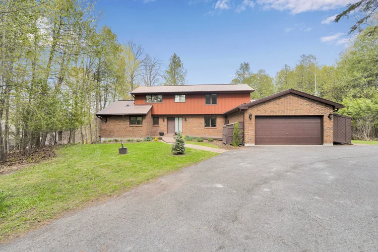 5468 Torbolton Ridge property photograph 34