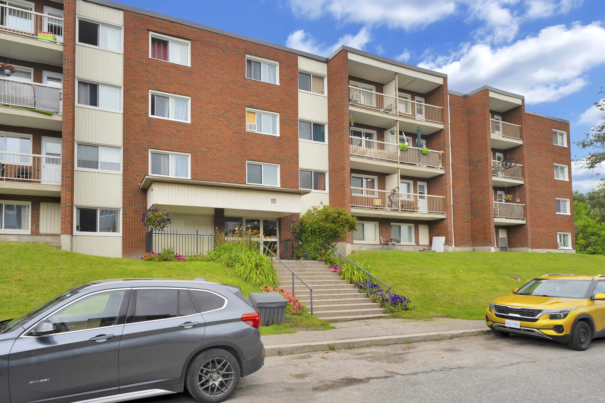 Featured Properties: 40, 45, and 55 Charles-Albanel

Services Provided: High-Definition Interior & Architectural Photography

Location: Mont-Bleu / Outaouais Region