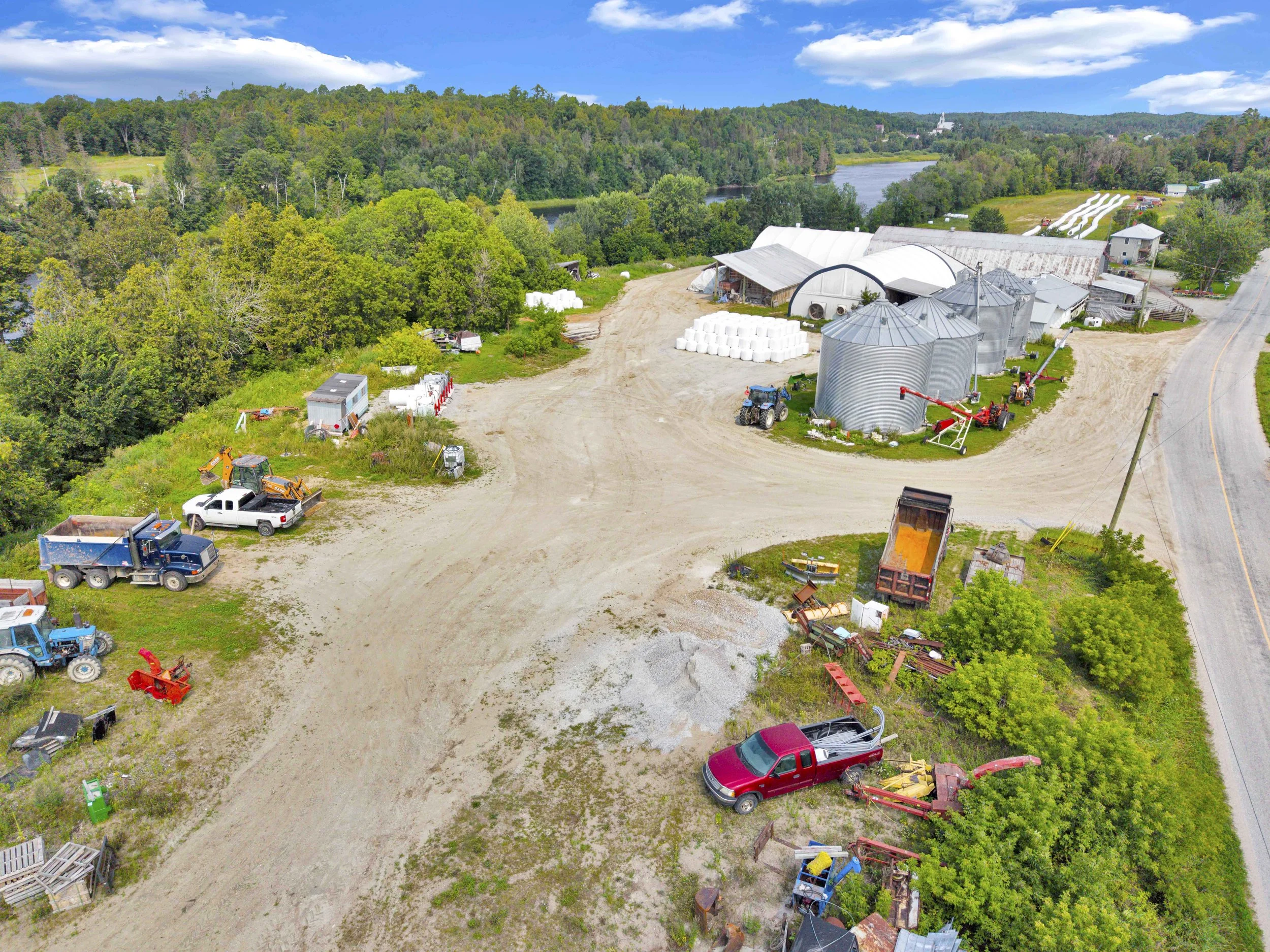 Service de photographie immobilière professionnelle à Bouchette et dans la Vallée-de-la-Gatineau. Photos HDR haute définition, prises de vue par drone et visites virtuelles pour valoriser vos propriétés et accélérer vos ventes. Réservez votre séance 