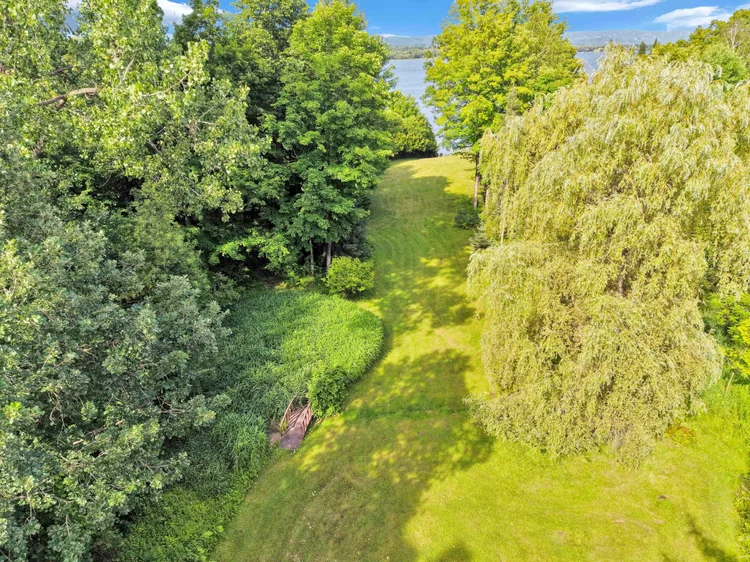 5468 Torbolton Ridge property photograph 149