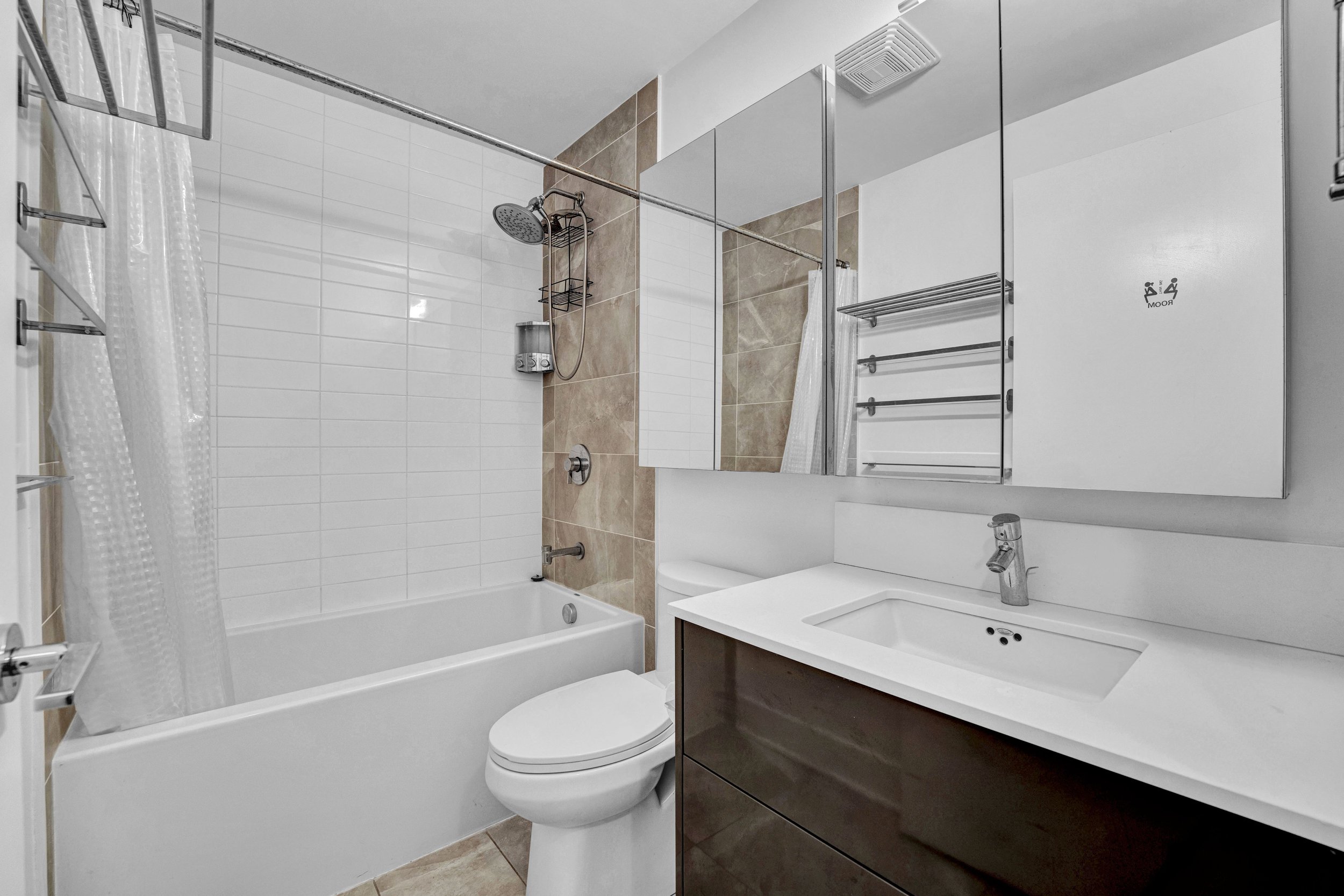 255-bay-street-unit-309-bathroom