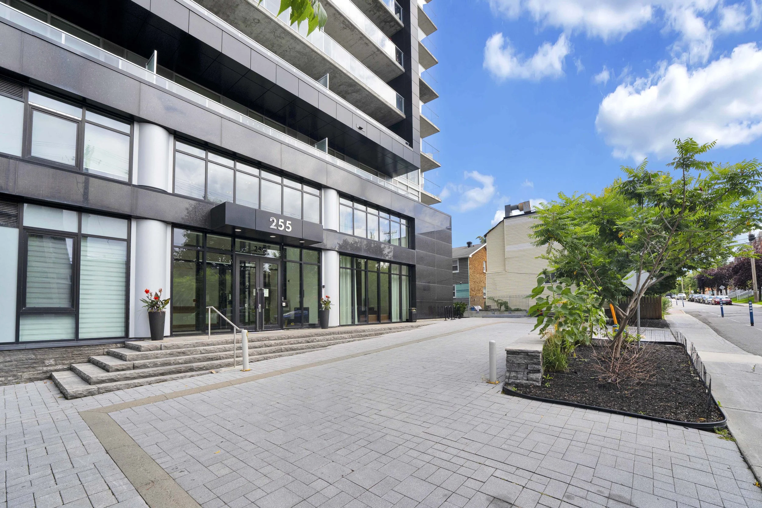 255-bay-street-unit-309-entrance