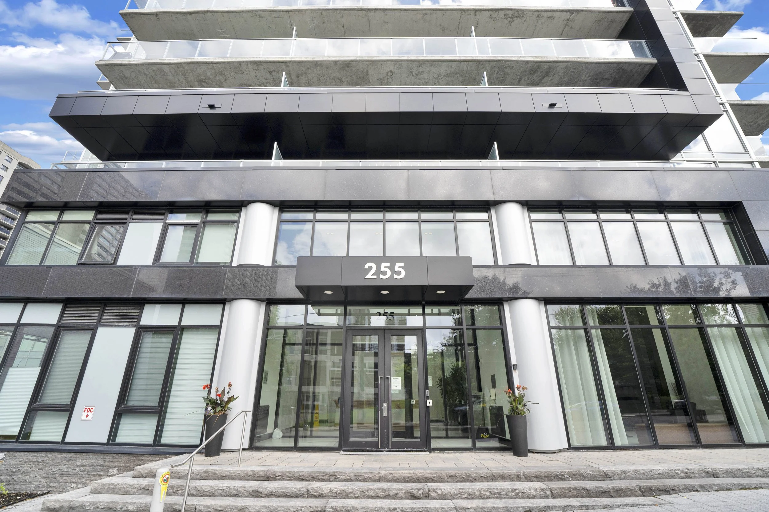 255-bay-street-unit-309-entrance