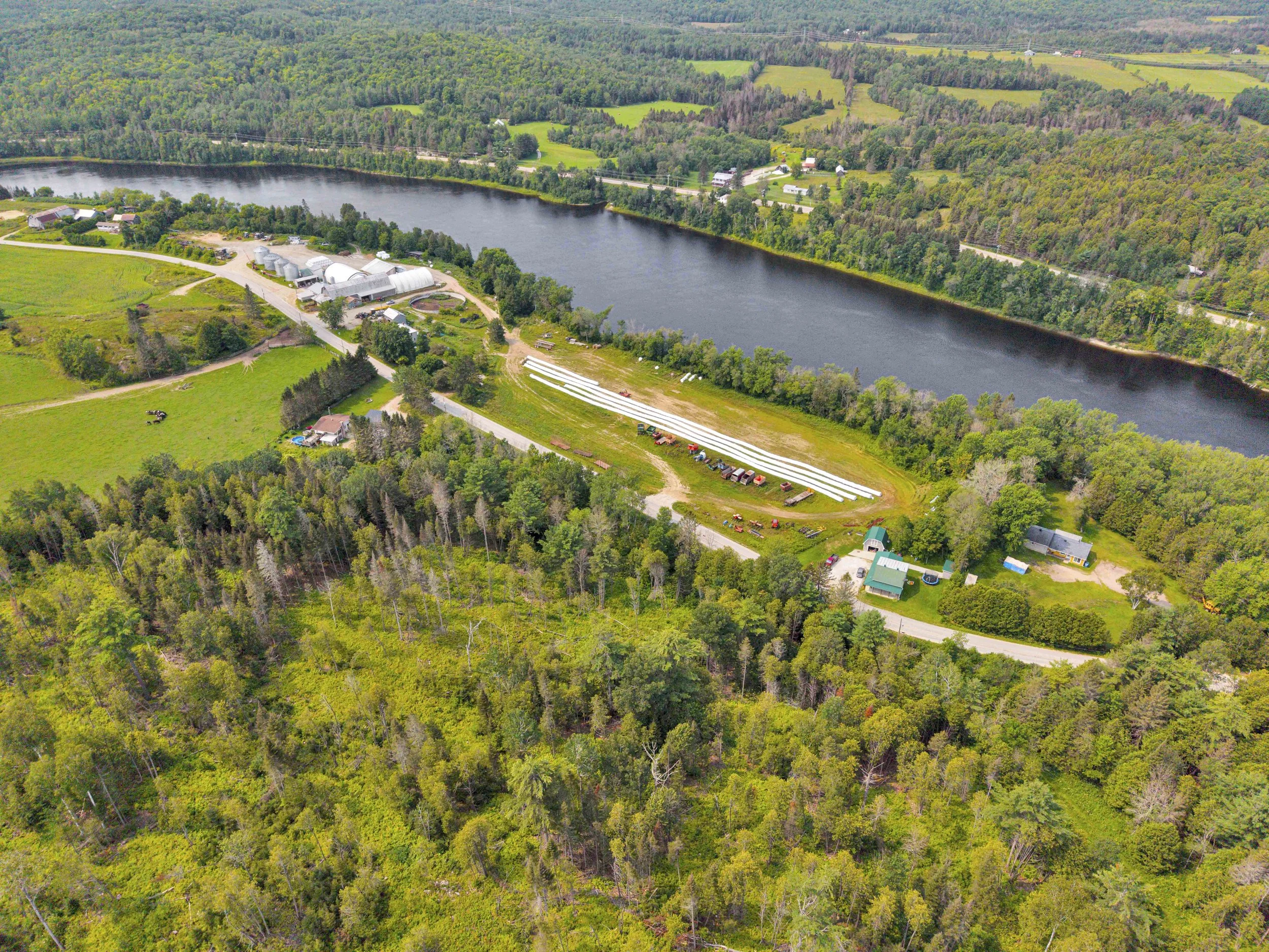 Service de photographie immobilière professionnelle à Bouchette et dans la Vallée-de-la-Gatineau. Photos HDR haute définition, prises de vue par drone et visites virtuelles pour valoriser vos propriétés et accélérer vos ventes. Réservez votre séance 