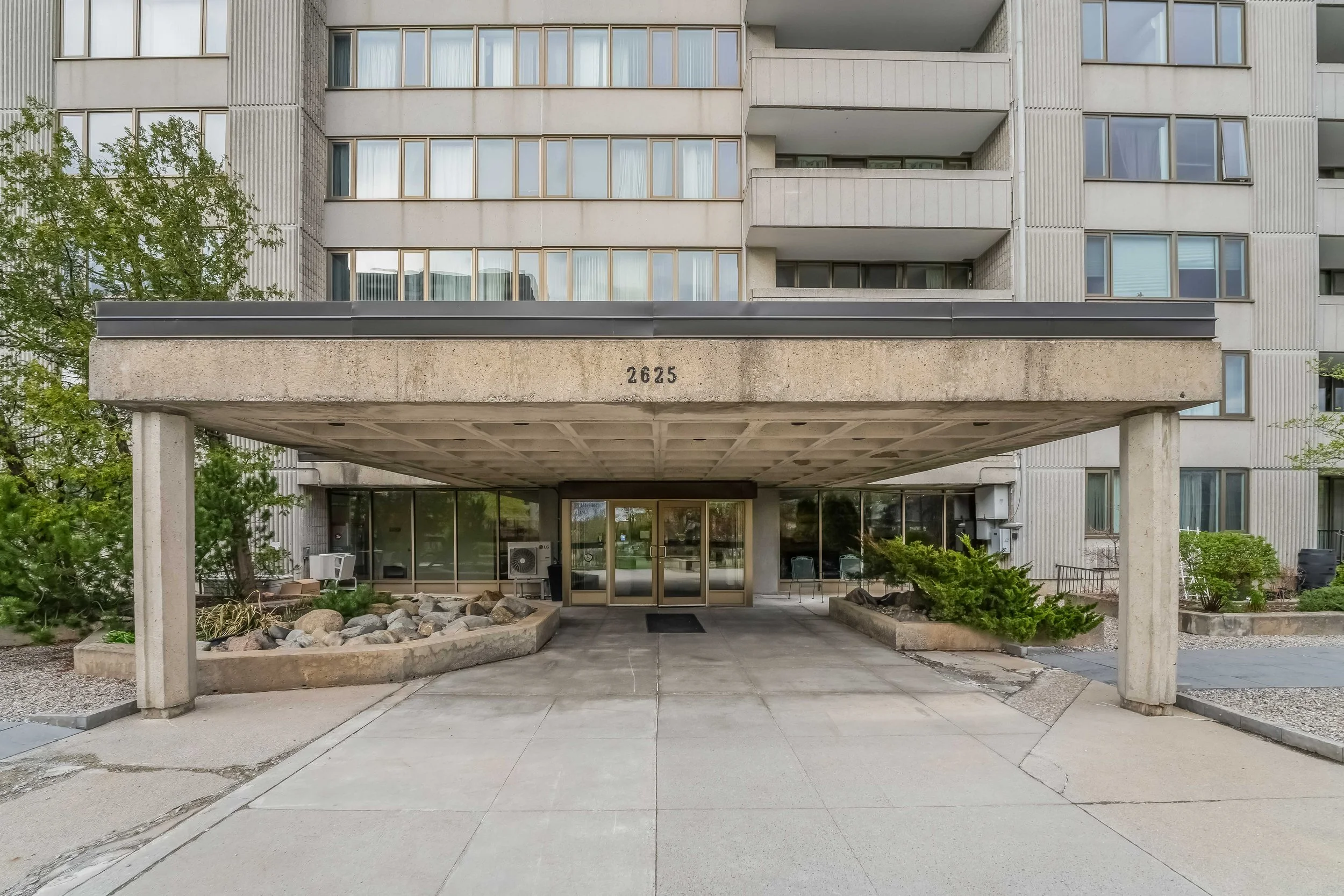 2625 Regina Street Apartment For Sale in Ottawa 