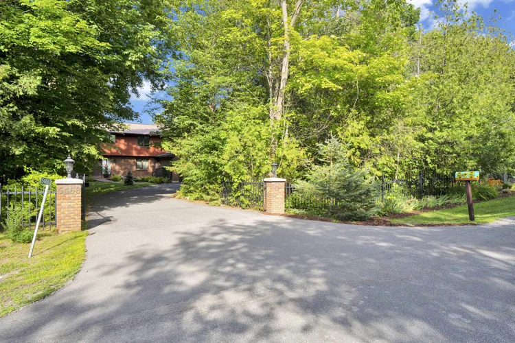 5468 Torbolton Ridge property photograph 155