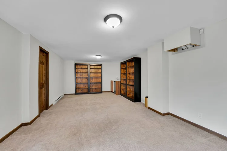 5468 Torbolton Ridge property photograph 99