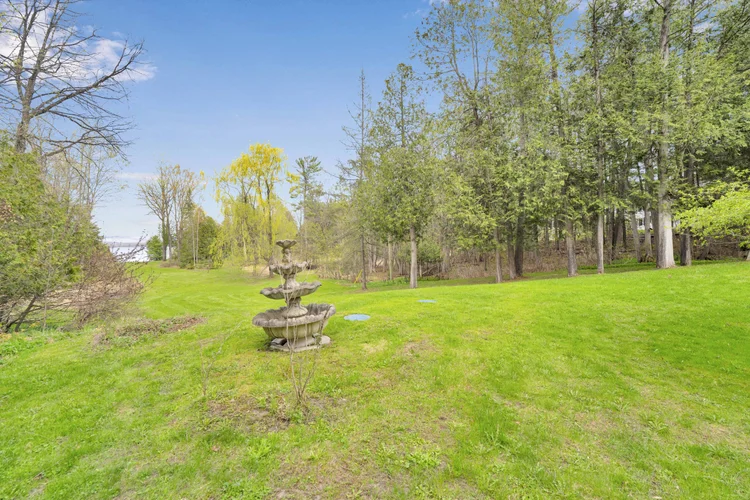 5468 Torbolton Ridge property photograph 42