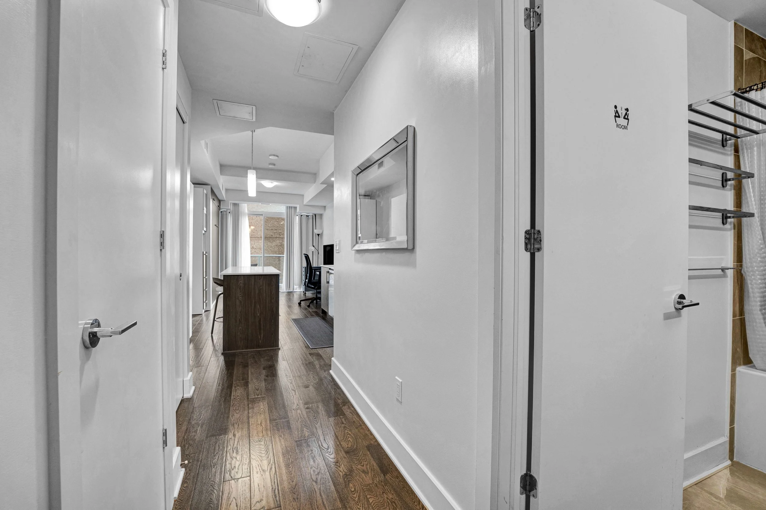 255-bay-street-unit-309-foyer