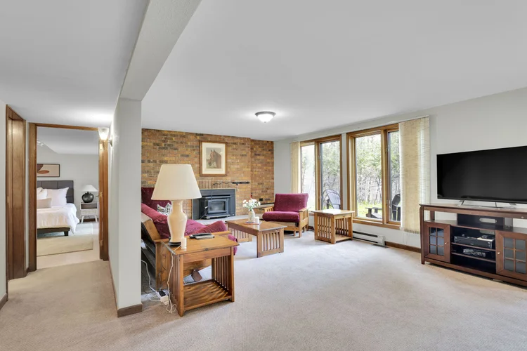 5468 Torbolton Ridge property photograph 96