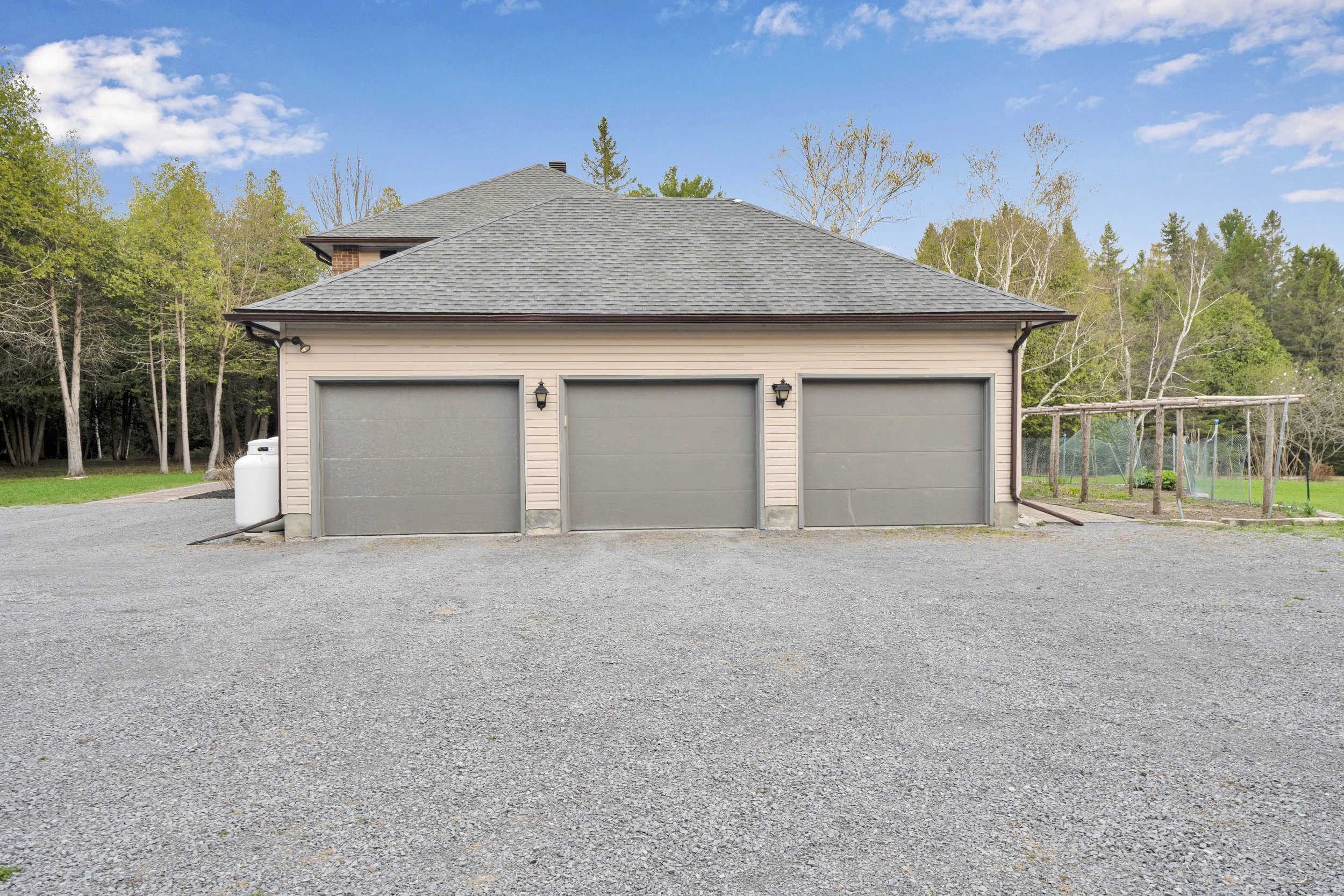 NVISION-3D-Real-Estate-Media-Ottawa-2529-Marshwood-Road-Sophia-1.jpg