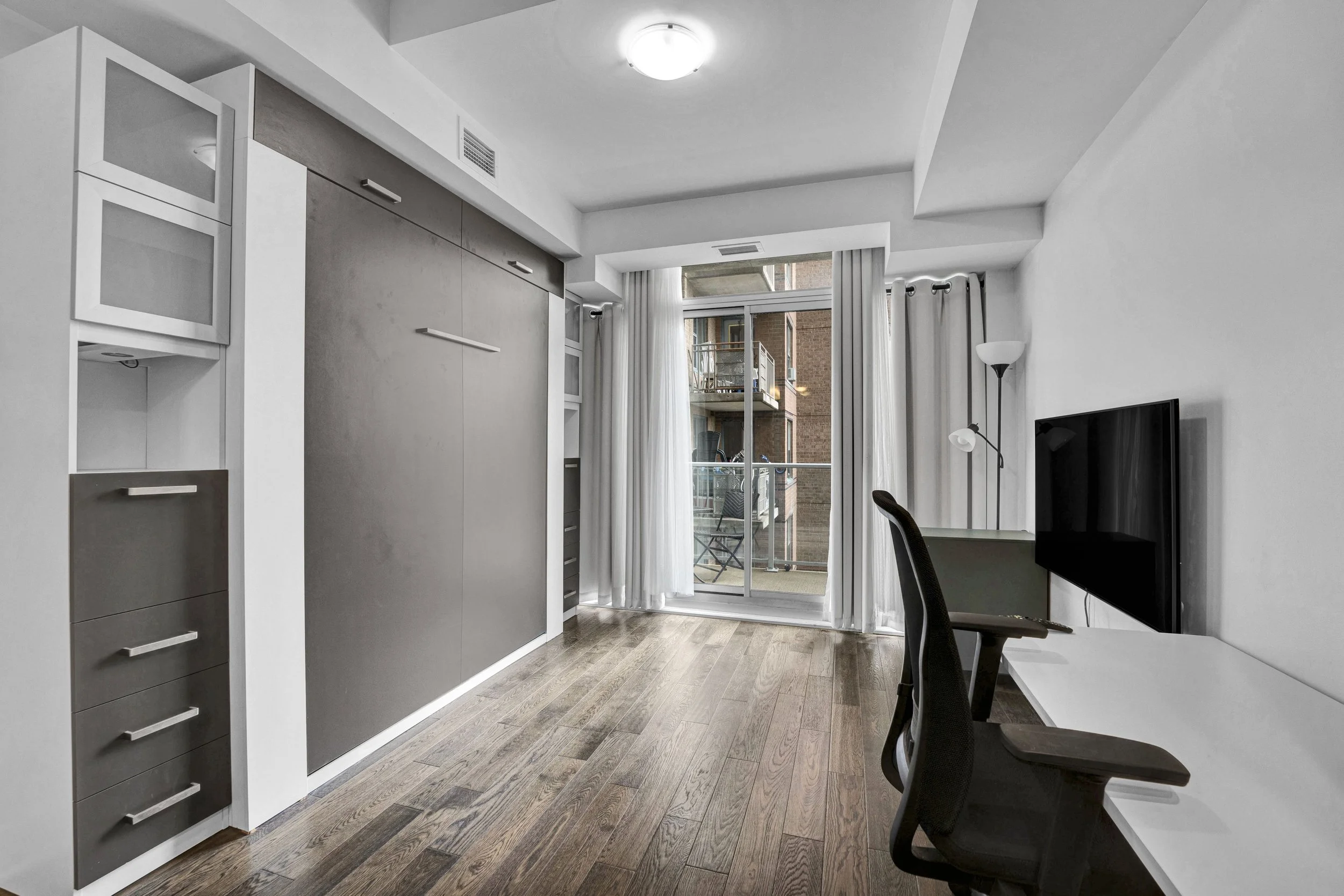 255-bay-street-unit-309-living-room